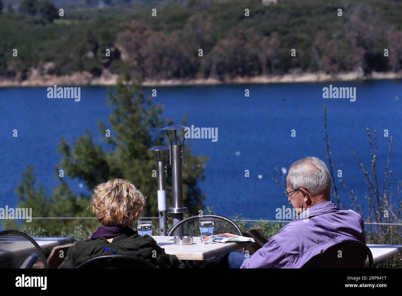 (190322) -- ATHÈNES, le 22 mars 2019 -- la photo prise le 20 mars 2019 montre une vue du lac Marathon dans la région de l'Attique orientale, en Grèce. Marathon Lake est l'un des principaux réservoirs d'approvisionnement en eau d'Athènes. Pour aller avec caractéristique : la qualité de l'eau du robinet de la Grèce reste excellente après huit ans de programme de sauvetage ) GRÈCE-ATHÈNES-JOURNÉE MONDIALE DE L'EAU-MARATHON LAC MariosxLolos PUBLICATIONxNOTxINxCHN Banque D'Images