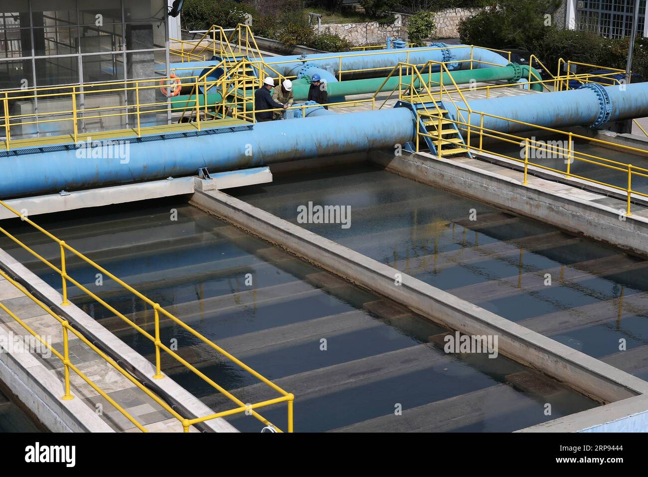 (190322) -- ATHÈNES, le 22 mars 2019 -- une photo prise le 20 mars 2019 montre les installations d'une usine de traitement des eaux à Galatsi, dans la banlieue nord d'Athènes, en Grèce. La station de traitement des eaux de Galatsi à Athènes est en activité depuis le début du 20e siècle. Pour aller avec la caractéristique : la qualité de l'eau du robinet de la Grèce reste excellente après huit ans de programme de sauvetage ) GRÈCE-ATHÈNES-WORLD WATER DAY-PLANT MariosxLolos PUBLICATIONxNOTxINxCHN Banque D'Images