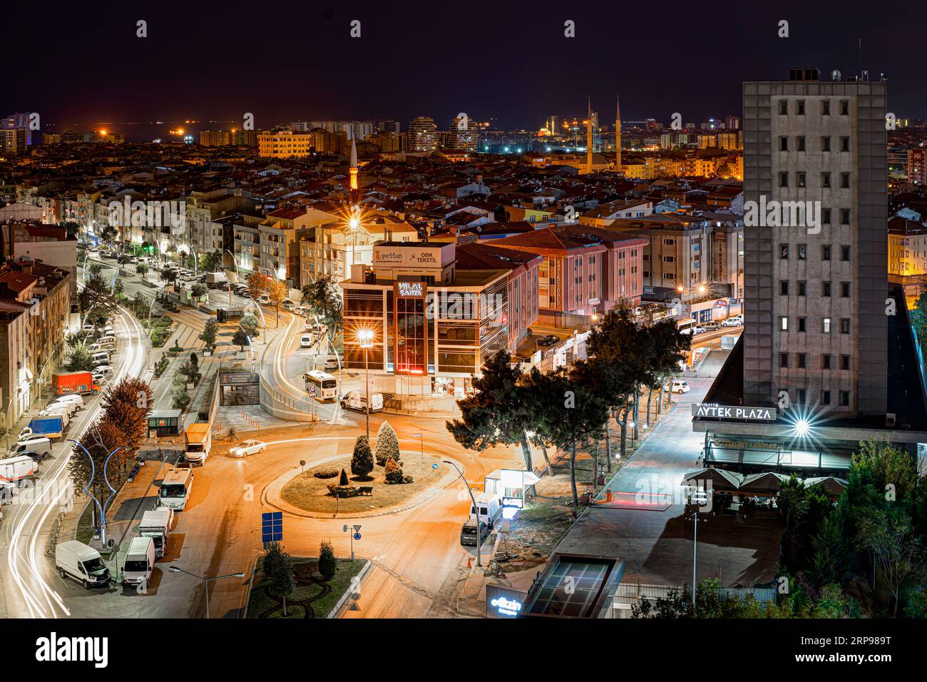 CD Mevlana. la nuit. Vue depuis l'hôtel Tryp by Wyndham Istanbul Topkapi. Istanbul, Turquie Banque D'Images