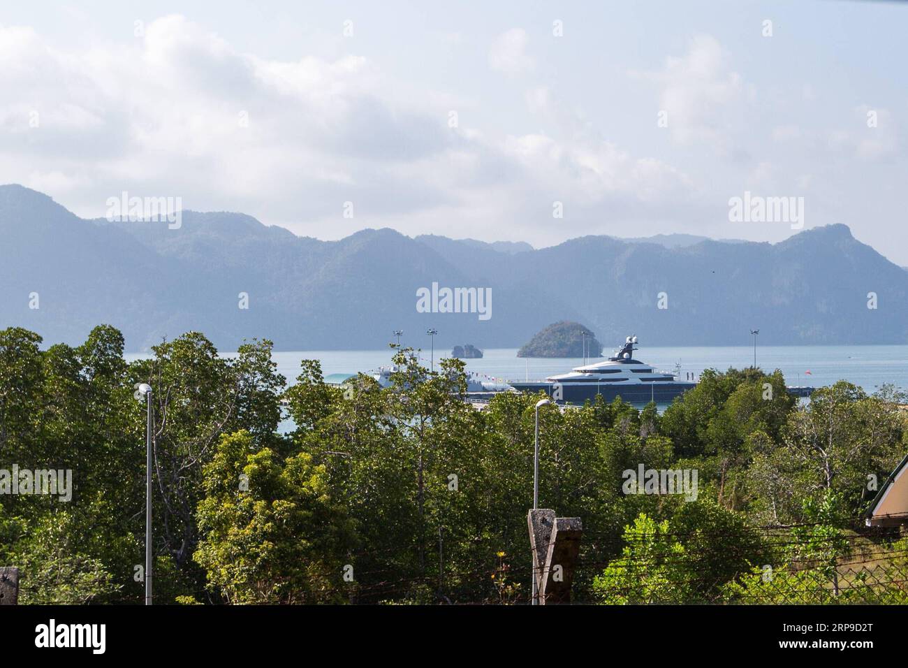 (190403) -- KUALA LUMPUR, 3 avril 2019 (Xinhua) -- le superyacht équanimity est vu à Langkawi, Malaisie, le 29 mars 2019. Le gouvernement malaisien a déclaré mercredi qu'il vendrait l'équanimité de superyacht liée à 1RDevelopment Berhad (1DS B) à Genting Malaysia au prix de 126 millions de dollars américains. (Xinhua/Zhu Wei) MALAISIE-LANGKAWI-SUPERYACHT-VENDRE PUBLICATIONxNOTxINxCHN Banque D'Images