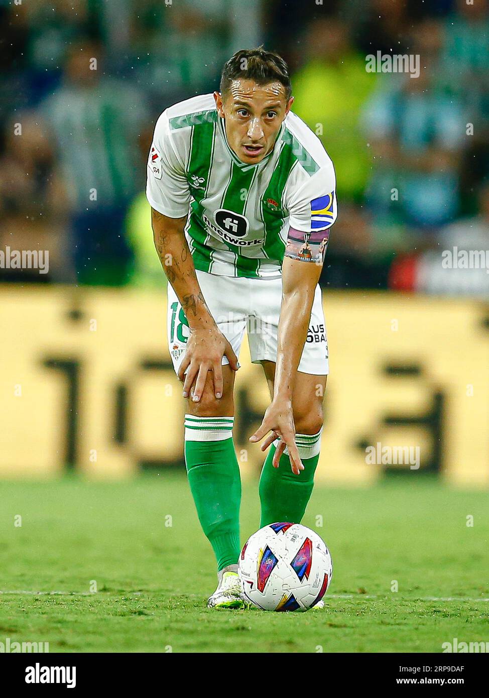 Andres Guardado du Real Betis lors du match de Liga entre le Real Betis et le Rayo Vallecano a joué au stade Benito Villamarin le 2 septembre à Séville, Espagne. (Photo Antonio Pozo / PRESSINPHOTO) Banque D'Images