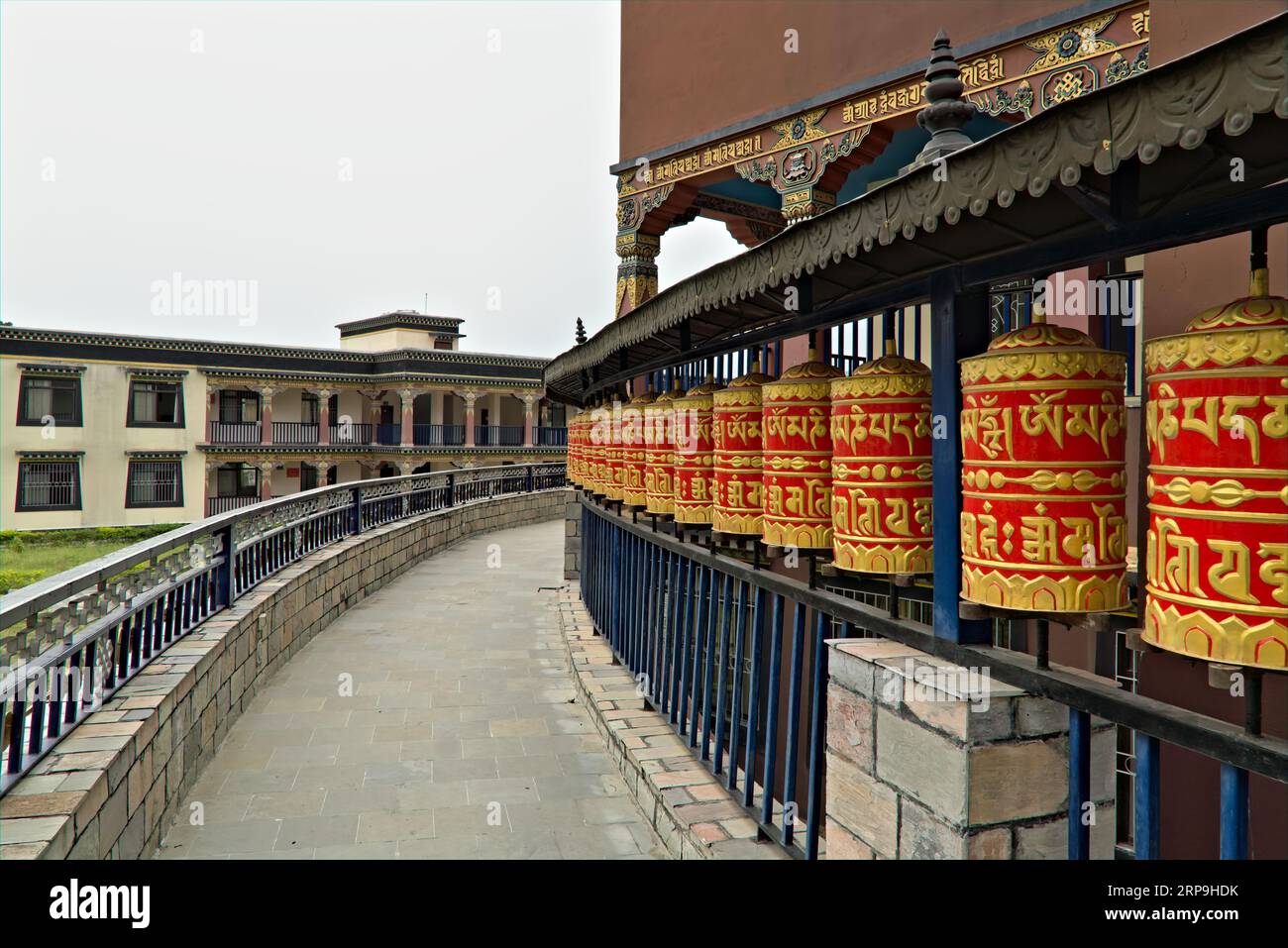 05.16.2023. Siliguri Bengale occidental Inde Asie roues de prière sacrées dans le monastère bouddhiste Banque D'Images