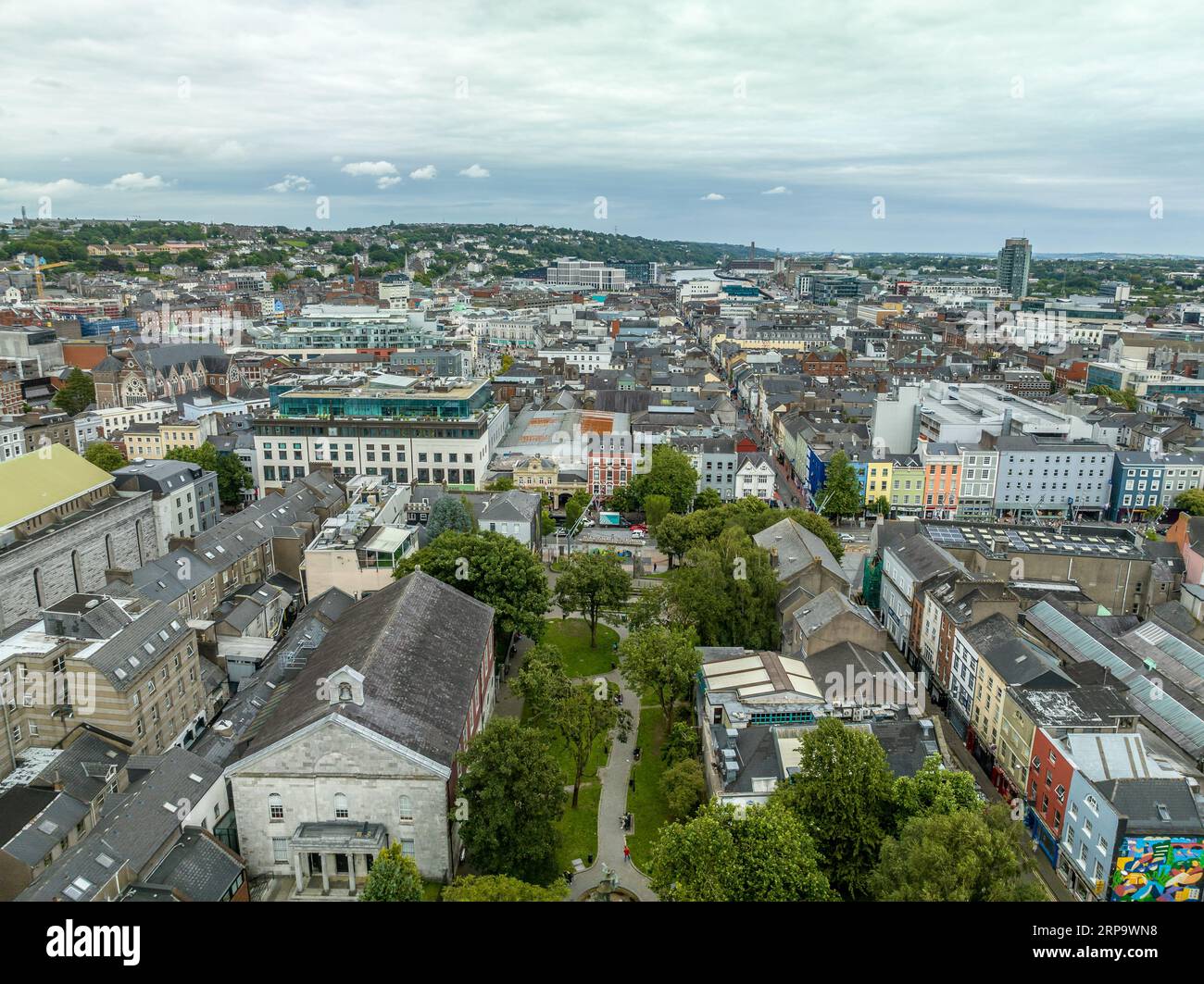 Vue aérienne du centre-ville de Cork avec parc Bishop Lucey, marché anglais Banque D'Images