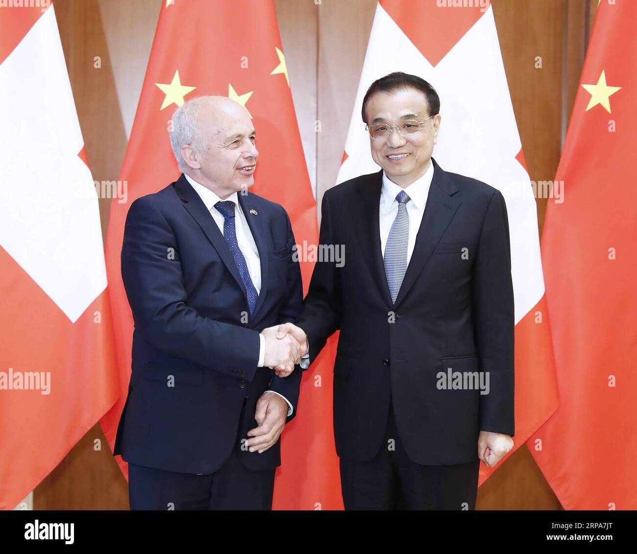 (190428) -- PÉKIN, le 28 avril 2019 -- le premier ministre chinois Li Keqiang (à droite) rencontre Ueli Maurer, président de la Confédération suisse, au Diaoyutai State Guesthouse à Pékin, capitale de la Chine, le 28 avril 2019.) CHINA-BEIJING-LI KEQIANG-SWITZERLAND-MEETING (CN) LIUXBIN PUBLICATIONXNOTXINXCHN Banque D'Images