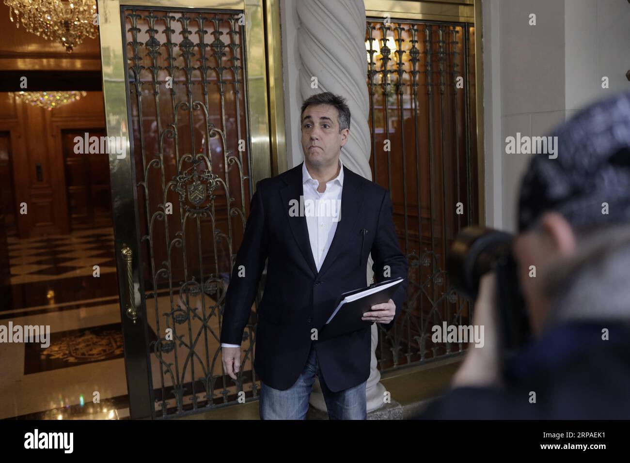 190506 -- NEW YORK, 6 mai 2019 Xinhua -- Michael Cohen, ancien avocat personnel de longue date du président américain Donald Trump, quitte son appartement à Manhattan pour se présenter en prison à New York, aux États-Unis, le 6 mai 2019. Michael Cohen a commencé sa peine de trois ans de prison lundi après avoir plaidé coupable en décembre 2018 à une série de crimes, y compris des violations du financement de campagne, de l'évasion fiscale et des mensonges au Congrès. Xinhua/Li Muzi États-Unis-NEW YORK-MICHAEL COHEN-RAPPORT À LA PRISON PUBLICATIONxNOTxINxCHN Banque D'Images