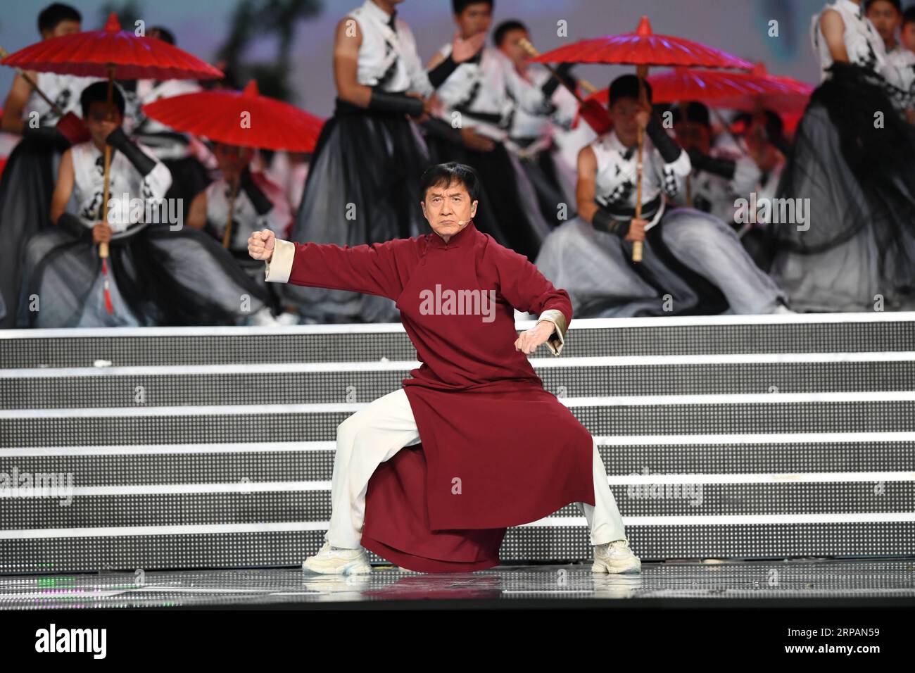 (190515) -- BEIJING, 15 mai 2019 -- Jackie Chan assiste à la représentation d'arts martiaux le charme de l'art à l'encre chinoise au carnaval de la culture asiatique qui s'est tenu au Stade national, ou le nid d'oiseau, à Beijing, capitale de la Chine, le 15 mai 2019.) (CDAC) CHINE-PÉKIN-CDAC-CARNAVAL DE LA CULTURE ASIATIQUE (CN) JUXHUANZONG PUBLICATIONXNOTXINXCHN Banque D'Images