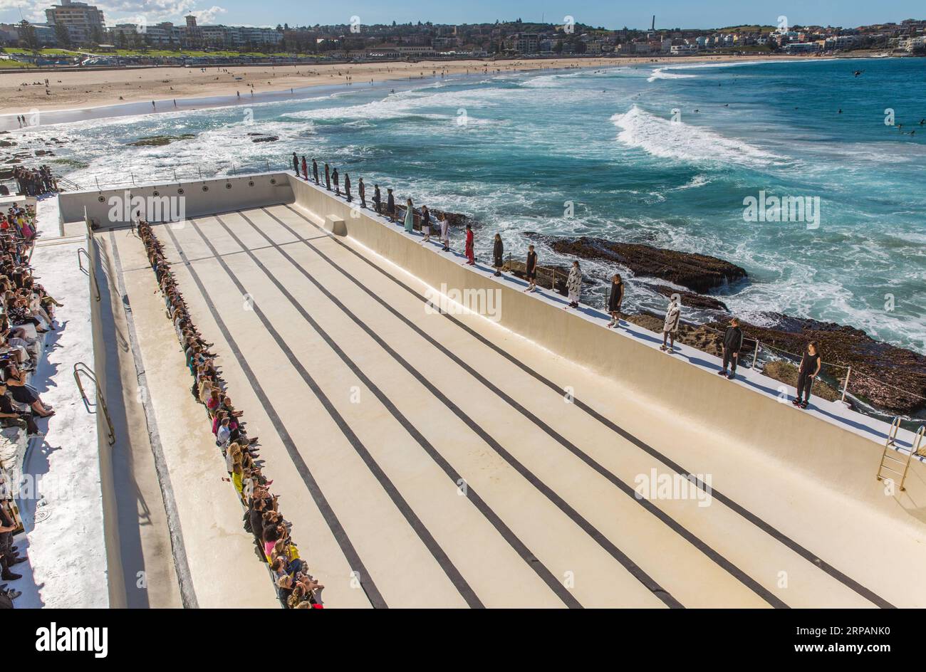 (190516) -- SYDNEY, 16 mai 2019 (Xinhua) -- des mannequins présentent des créations de dix pièces lors de la Mercedes-Benz Fashion week Australia à Sydney, Australie, le 16 mai 2019. La Mercedes-Benz Fashion week Australia se tient ici du 12 au 17 mai. (Xinhua/Zhu Hongye) AUSTRALIE-SYDNEY-FASHION WEEK PUBLICATIONxNOTxINxCHN Banque D'Images