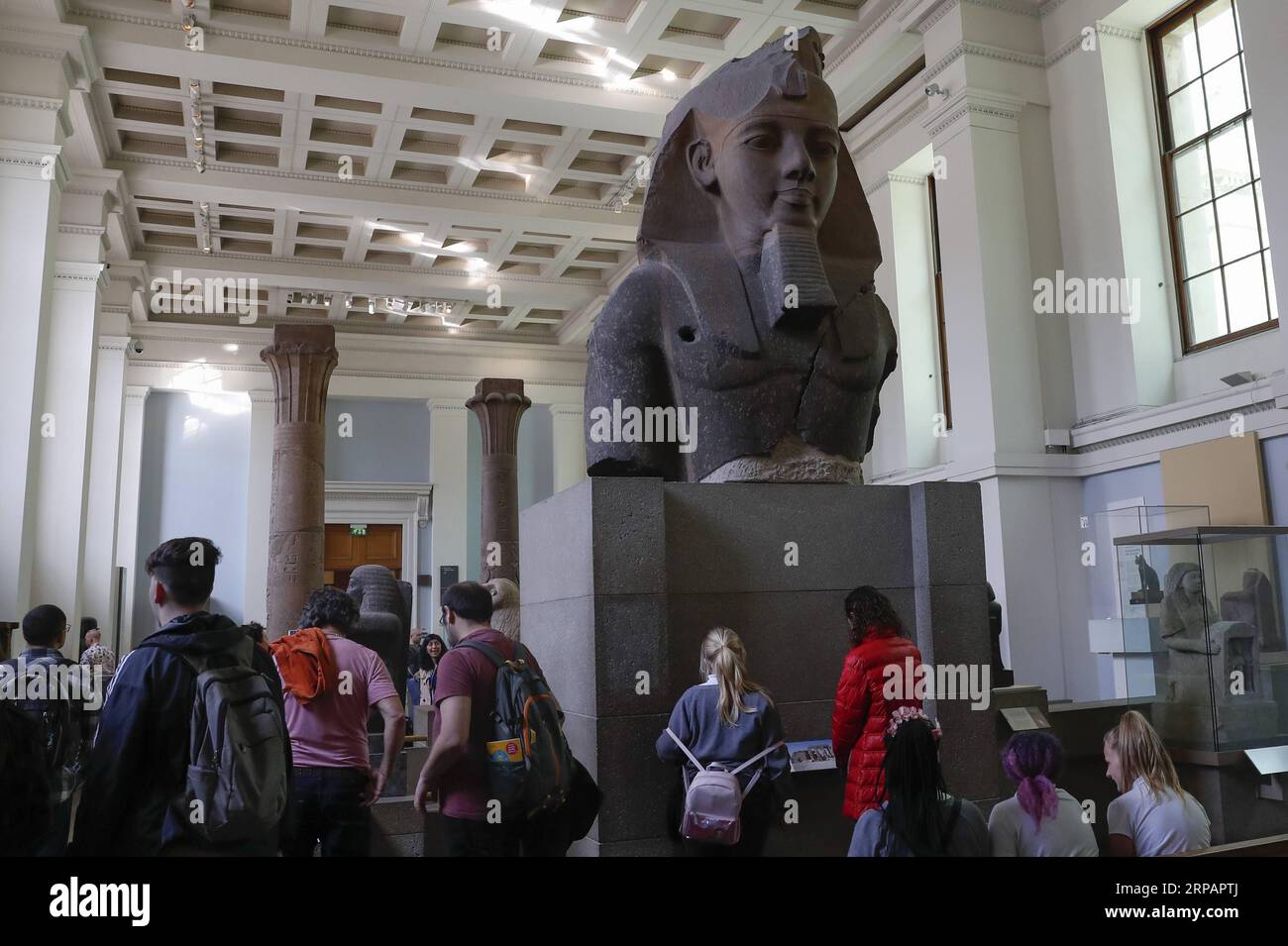 (190517) -- PÉKIN, 17 mai 2019 (Xinhua) -- visite de la statue du roi Ramsès II exposée au British Museum de Londres, Grande-Bretagne, le 15 mai 2019. Samedi marque la Journée internationale des musées. (Xinhua/Han Yan) JOURNÉE INTERNATIONALE DES MUSÉES PUBLICATIONxNOTxINxCHN Banque D'Images