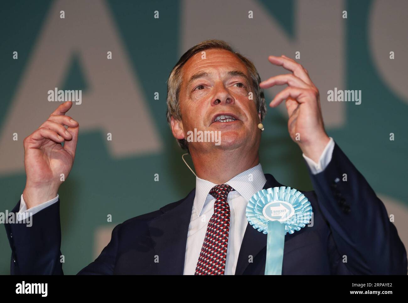 (190522) -- LONDRES, 22 mai 2019 (Xinhua) -- Nigel Farage, chef du parti Brexit, s'adresse à un événement de campagne du parti Brexit pour les prochaines élections au Parlement européen à Londres, en Grande-Bretagne, le 21 mai 2019. (Xinhua/Han Yan) GRANDE-BRETAGNE-LONDRES-BREXIT RASSEMBLEMENT PUBLICATIONxNOTxINxCHN Banque D'Images