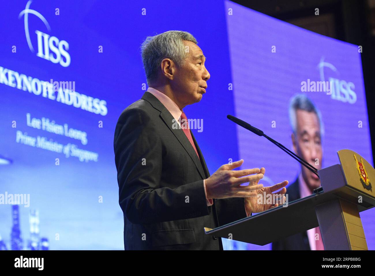 (190531) -- SINGAPOUR, le 31 mai 2019 -- le Premier ministre singapourien Lee Hsien Loong prononce un discours liminaire lors du 18e dialogue Shangri-la qui s'est tenu à Singapour, le 31 mai 2019. Le 18e dialogue de Shangri-la s’est ouvert vendredi soir pour discuter de la situation sécuritaire et de ses défis en Asie-Pacifique. Dans un discours d'ouverture de l'événement, le Premier ministre singapourien Lee Hsien Loong a appelé à la construction d'une coopération régionale plus large et d'arrangements multilatéraux, réaffirmant le soutien de Singapour à l'Initiative ceinture et route proposée par la Chine. Puis Chih Wey) SINGAPORE-PM-SHANGRI-LA DIALOGUE-KEYN Banque D'Images