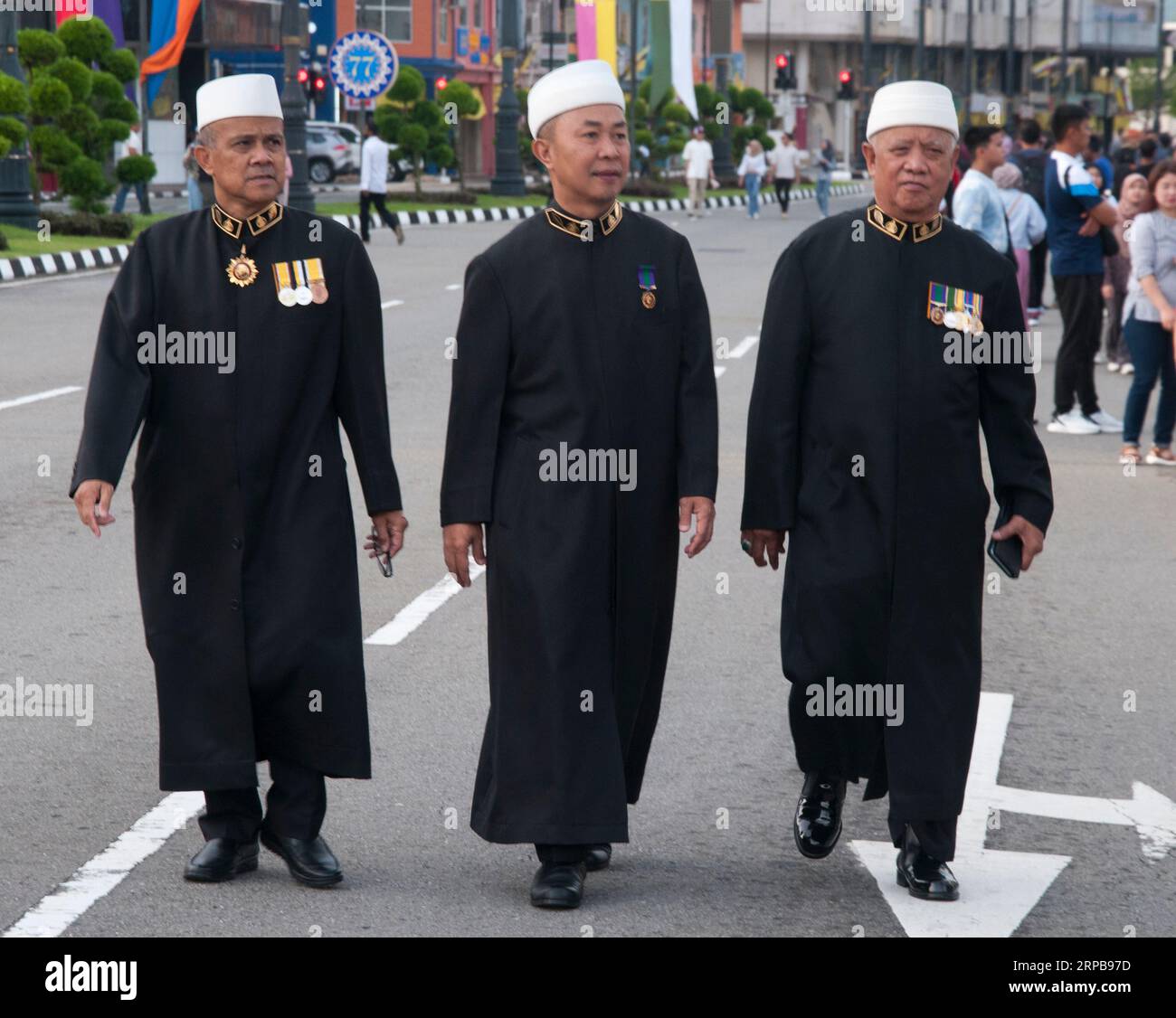 Les dignitaires arrivent aux célébrations du 77e anniversaire du sultan Hassanal Bolkiah à Bandar Seri Begawan, Brunei, le 15 juillet 2023 Banque D'Images
