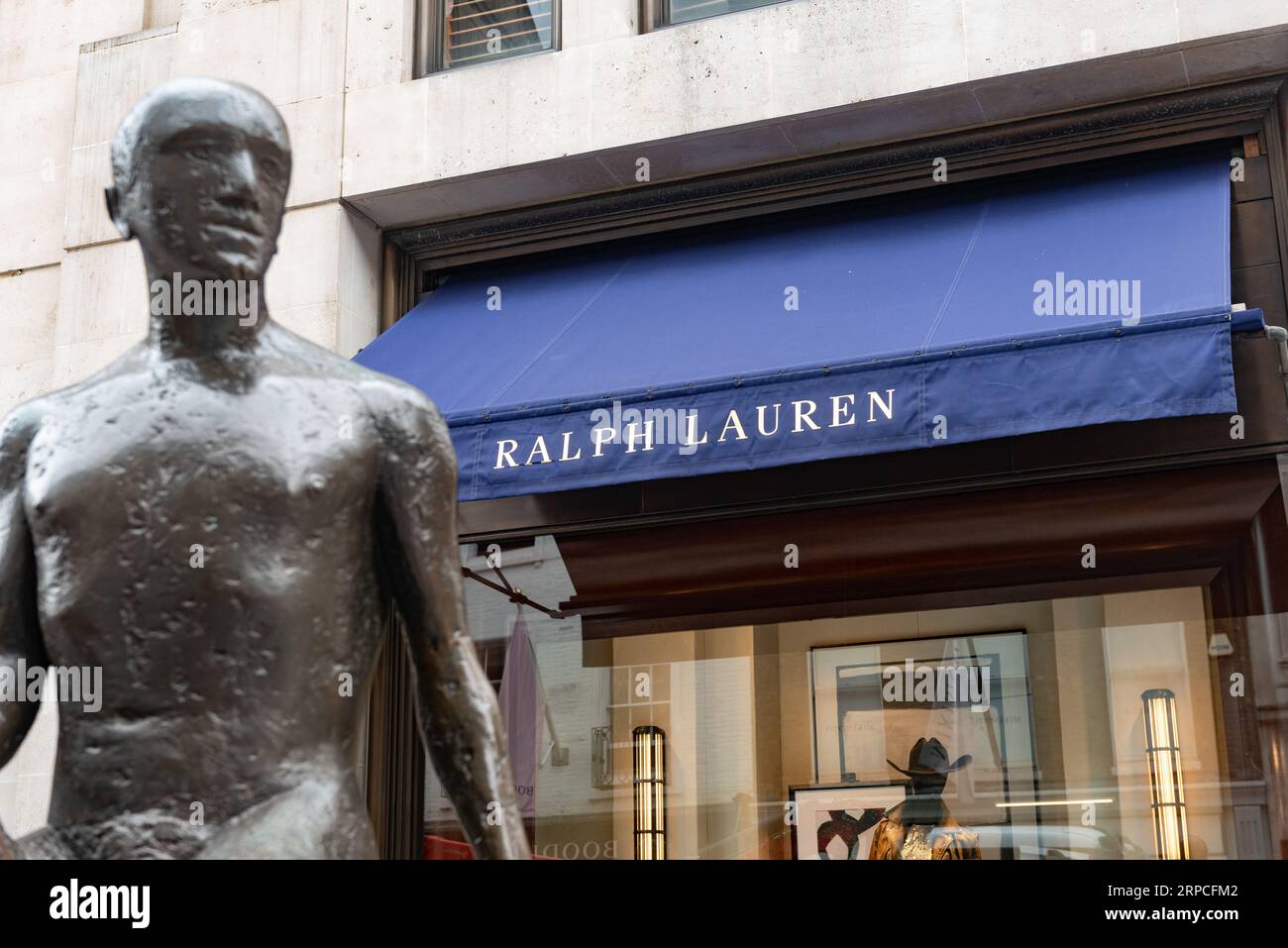 Londres, Royaume-Uni. 2 août 2023 Ralf Lauren. Avant du magasin de marque de luxe. Shopping à New Bond Street, Londres, Angleterre. Banque D'Images