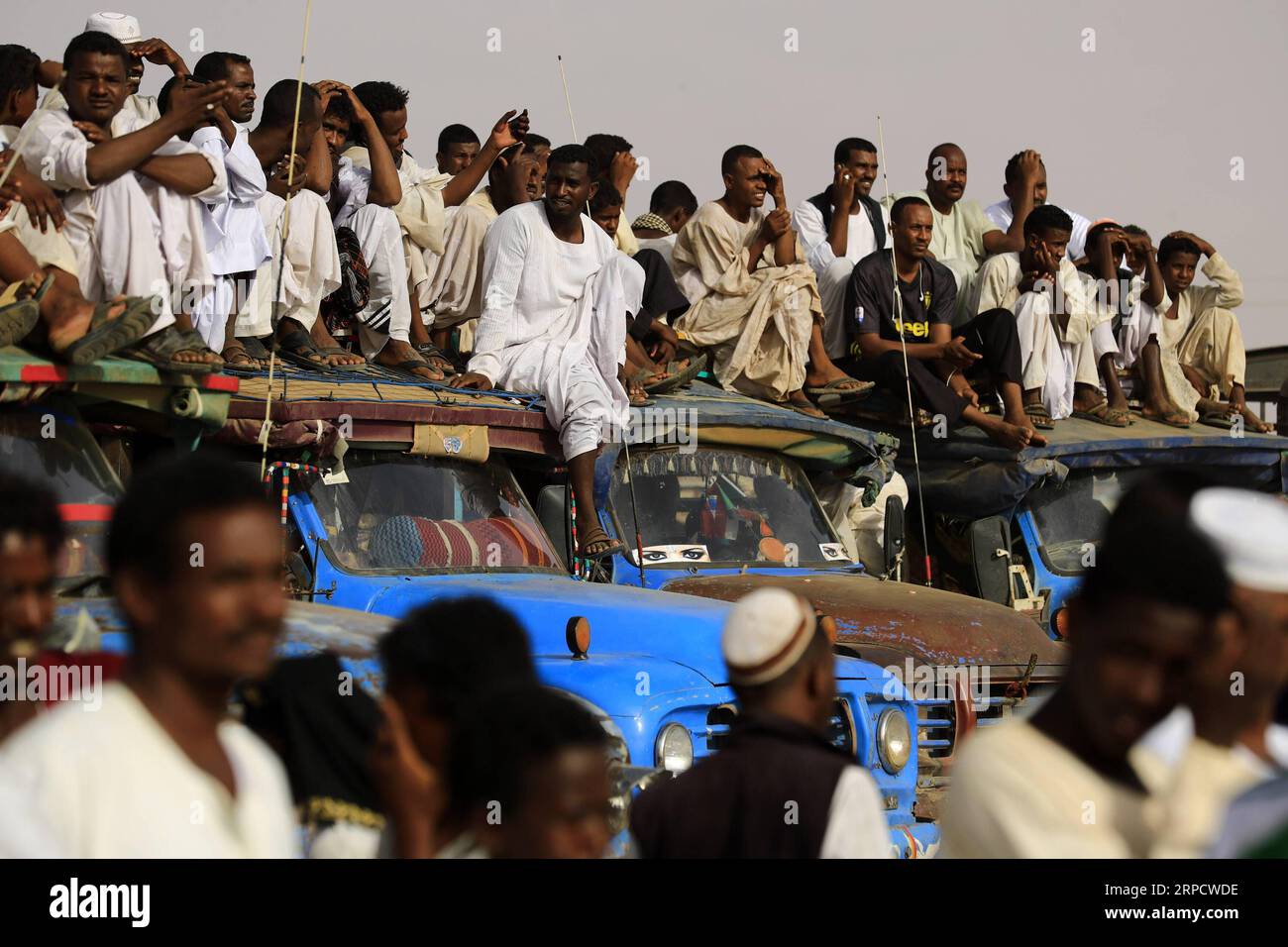 (190713) -- KHARTOUM, le 13 juillet 2019 -- des personnes ont participé à un rassemblement auquel a assisté le vice-président du Conseil militaire de transition (TMC) soudanais, Mohamed Hamdan Daqlu, à Khartoum, Soudan, le 13 juillet 2019. Samedi, le Conseil militaire transitoire du Soudan a réitéré l'importance d'un partenariat avec l'Alliance pour la liberté et le changement, qui est l'opposition, pour mettre fin à la crise politique dans le pays. SOUDAN-KHARTOUM-RASSEMBLEMENT MohamedxKhidir PUBLICATIONxNOTxINxCHN Banque D'Images