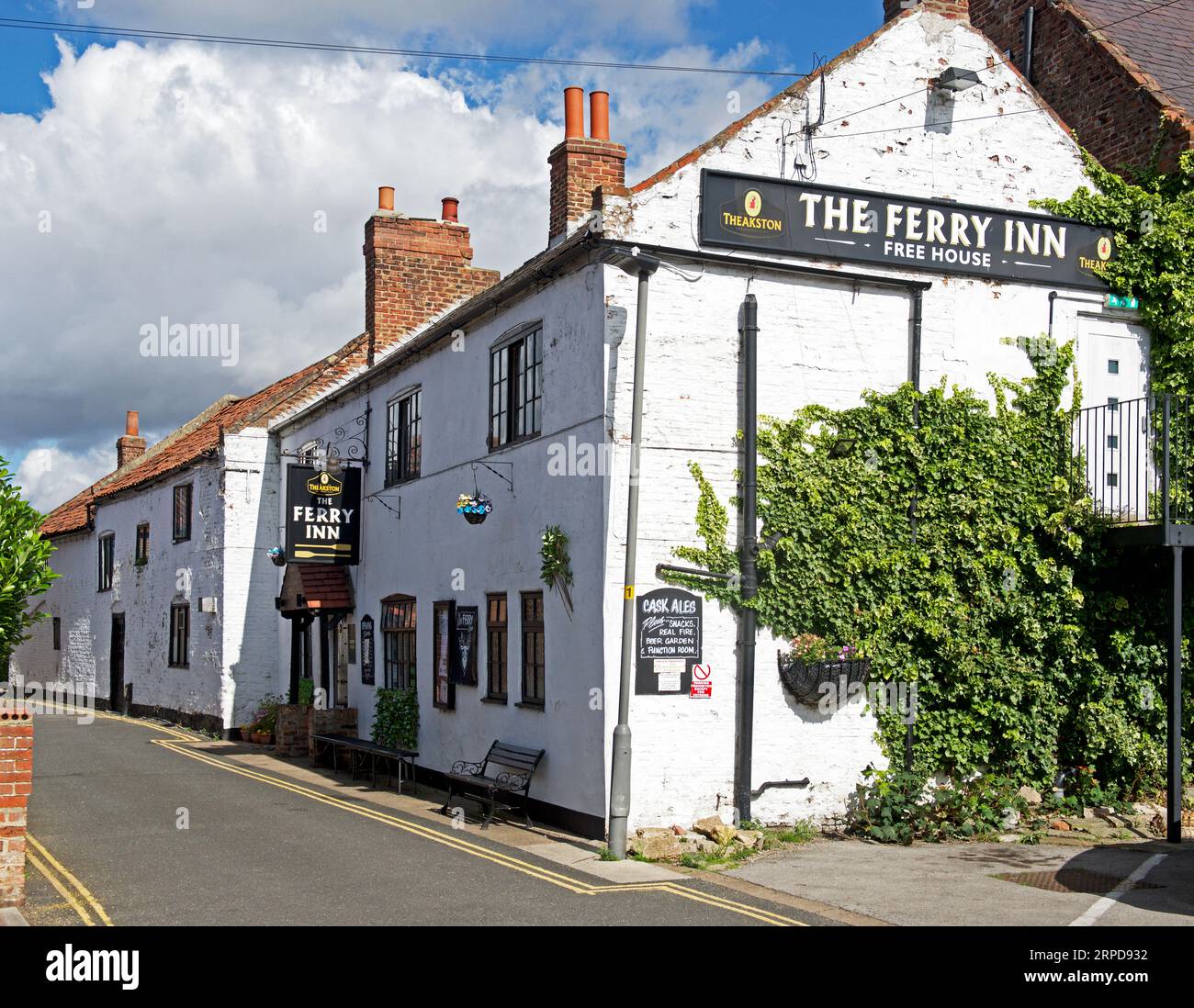 16e siècle Ferry Inn, dans le village de Cawood, North Yorkshire, England UK Banque D'Images