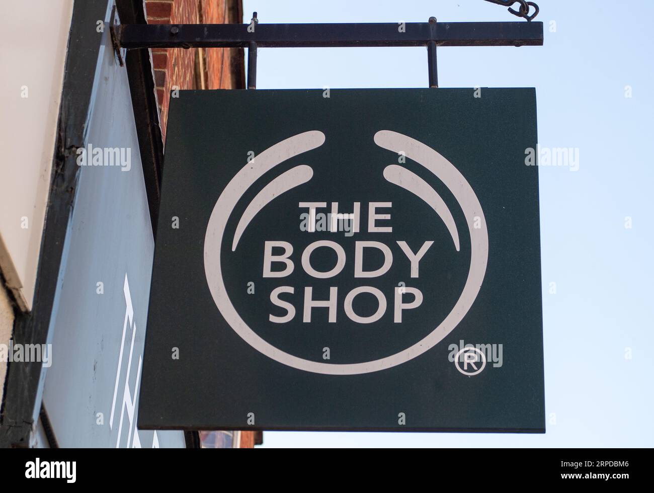Windsor, Berkshire, Royaume-Uni. 4 septembre 2023. Le détaillant de beauté High Street, The Body Shop sont les derniers à couler avec la tendance à la mode de Going Wake. Suite aux plaintes de certains membres de leur personnel, le Body Show a maintenant retiré la section hommes de sa gamme de produits. Au lieu de cela, ils stockeront désormais une gamme spécifique « sans sexe ». À la suite d'une baisse des ventes, Natura & Co, propriétaires des marques Body Shop et Avon, se pencheraient sur la question de savoir s'il y avait lieu ou non de vendre The Body Shop. Crédit : Maureen McLean/Alamy Live News Banque D'Images