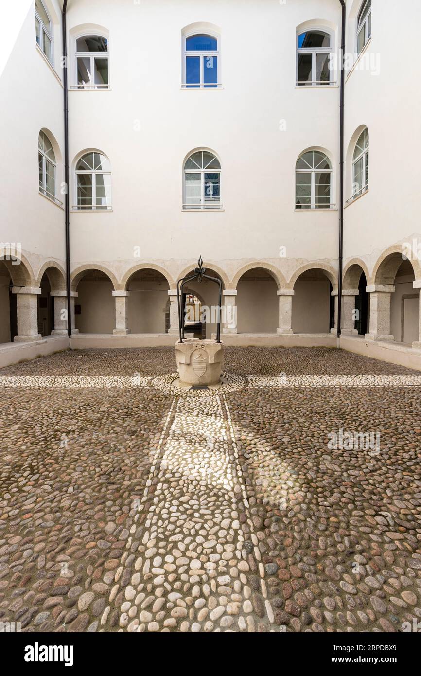 Italie Trentino Borgo Valsugana - Hôtel de ville - Cloître Banque D'Images