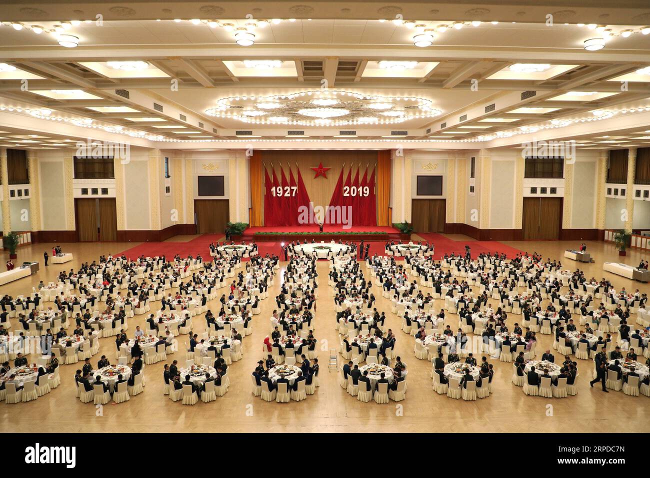 (190730) -- BEIJING, le 30 juillet 2019 -- Une réception est organisée par le ministère de la Défense nationale de la Chine pour célébrer le 92e anniversaire de la fondation de l Armée populaire de libération (APL) au Grand Hall du peuple de Beijing, capitale de la Chine, le 30 juillet 2019. CHINA-BEIJING-PLA-92E ANNIVERSAIRE DE FONDATION-RÉCEPTION (CN) LIXGANG PUBLICATIONXNOTXINXCHN Banque D'Images