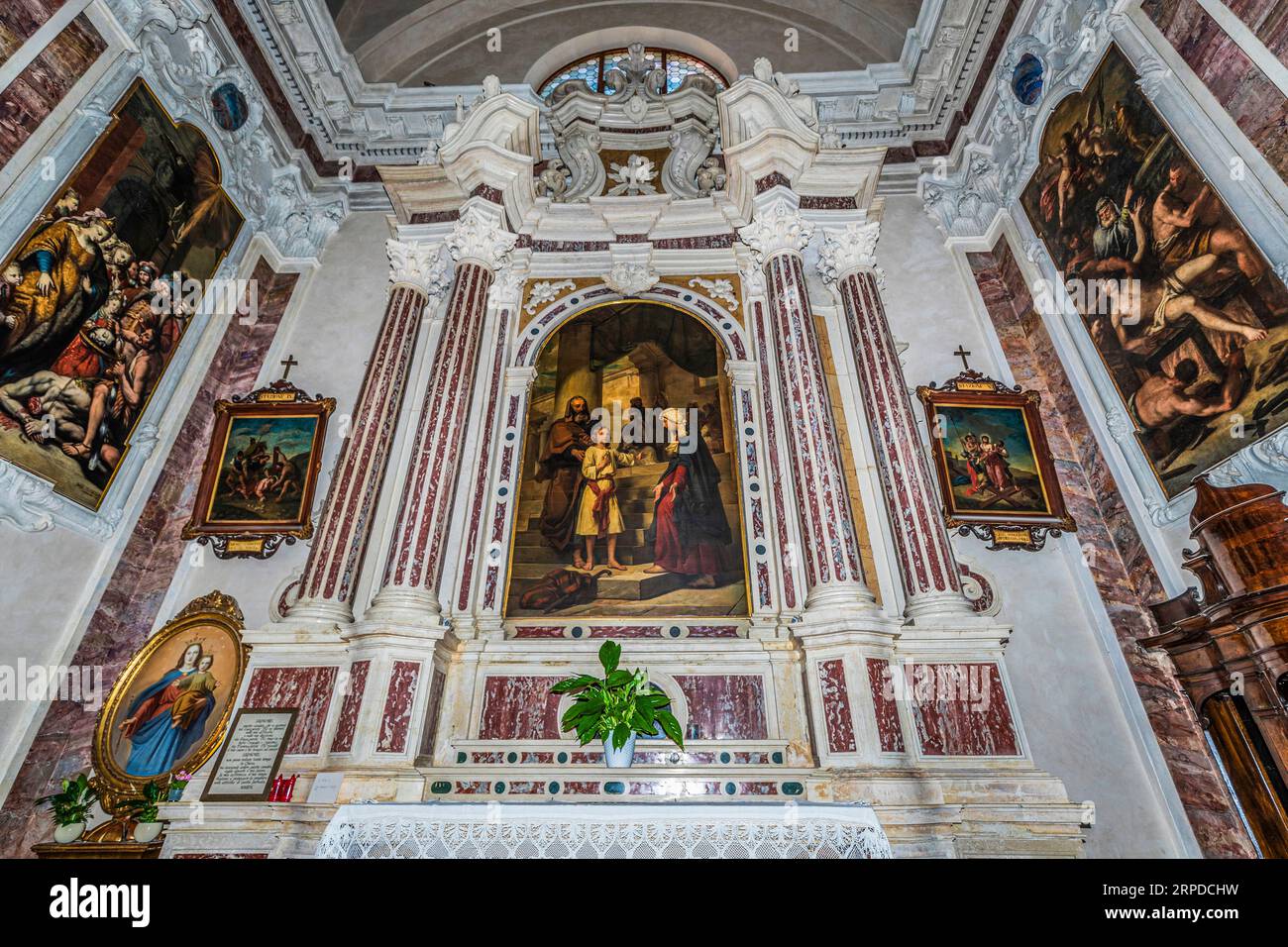 Italie Trentin Borgo Valsugana - Eglise paroissiale de la Nativité de Marie - Chapelle San Lorenzo Banque D'Images