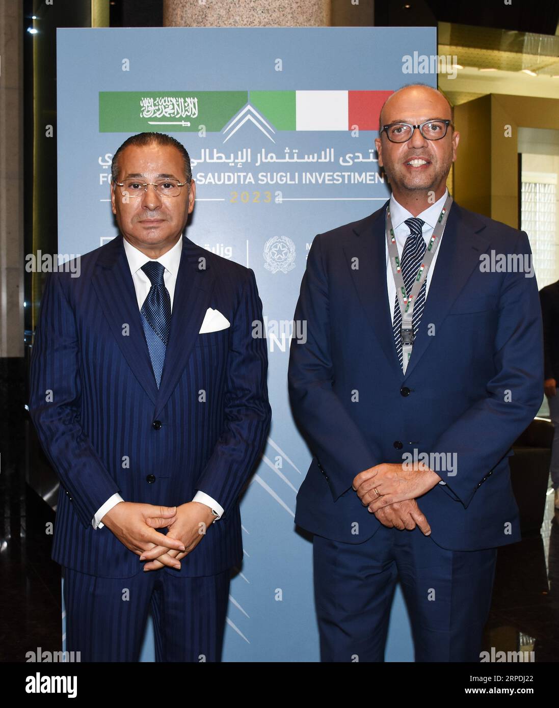 Milan, . 04 septembre 2023. Milan, Italie LForum Italo Saudi Investment 2023 organisé par le ministère des Affaires et Made in Italy avec la participation de Adolfo Urso Ministre des Affaires et Made in Italy avec Khalid Al Falih Ministère des investissements Saudi sur la photo: Kamel Ghribi, président-directeur général de GKSD Investment Holding Group, Angelino Alfano ancien ministre des Affaires étrangères et de la coopération internationale crédit : Independent photo Agency/Alamy Live News Banque D'Images