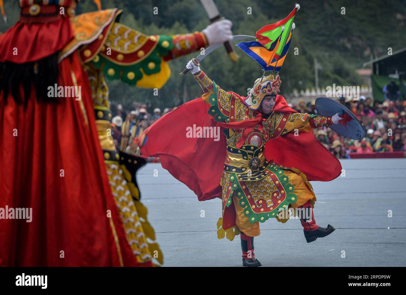 (190809) -- RANGTANG, 9 août 2019 -- des artistes interprètent l'opéra tibétain pendant le festival de Rangbala dans le comté de Rangtang, province du Sichuan, dans le sud-ouest de la Chine, le 8 août 2019. Le festival de Rangbala a débuté ici vendredi.) CHINA-SICHUAN-RANGTANG-RANGBALA FESTIVAL (CN) ZHANGXCHAOQUN PUBLICATIONXNOTXINXCHN Banque D'Images