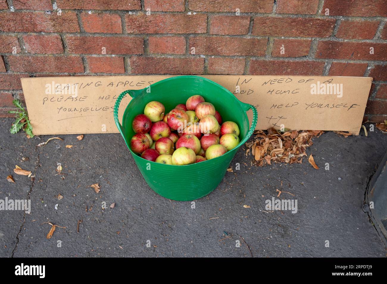 Pommes gratuites sur le bord de la route Banque D'Images