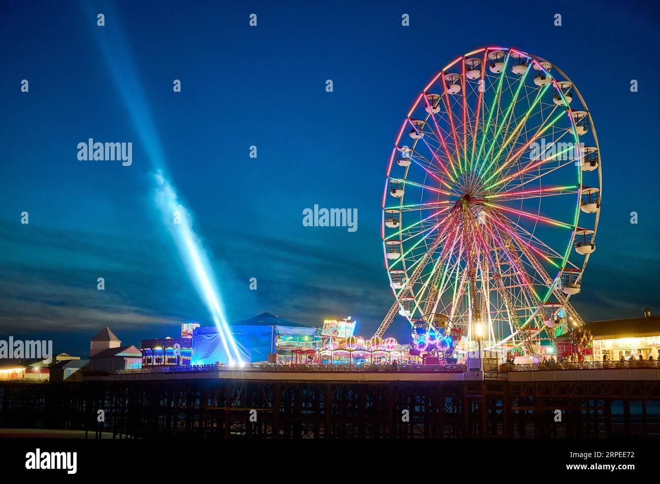 La grande roue sur Central Pier, Blackpool, pendant l'illumination Banque D'Images