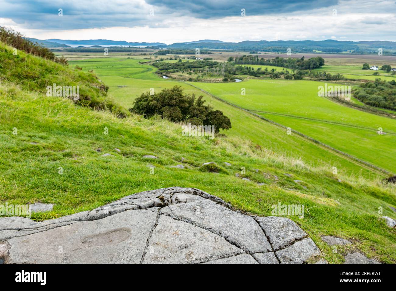 Empreinte dans la roche, Dunadd Hill fort, Kilmartin Glen, Argyll, Écosse, ROYAUME-UNI Banque D'Images