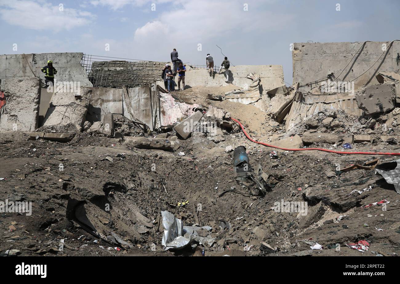 (190904) -- PÉKIN, 4 septembre 2019 -- une photo prise le 3 septembre 2019 montre le site d'un attentat à la bombe à Kaboul, capitale de l'Afghanistan. Le nombre de morts d'une explosion massive d'un tracteur piégé dans la capitale afghane Kaboul a augmenté à 16 tandis que 119 autres ont été blessés, a confirmé mardi le ministère afghan de l'intérieur. PHOTOS XINHUA DU JOUR RahmatullahxAlizadah PUBLICATIONxNOTxINxCHN Banque D'Images