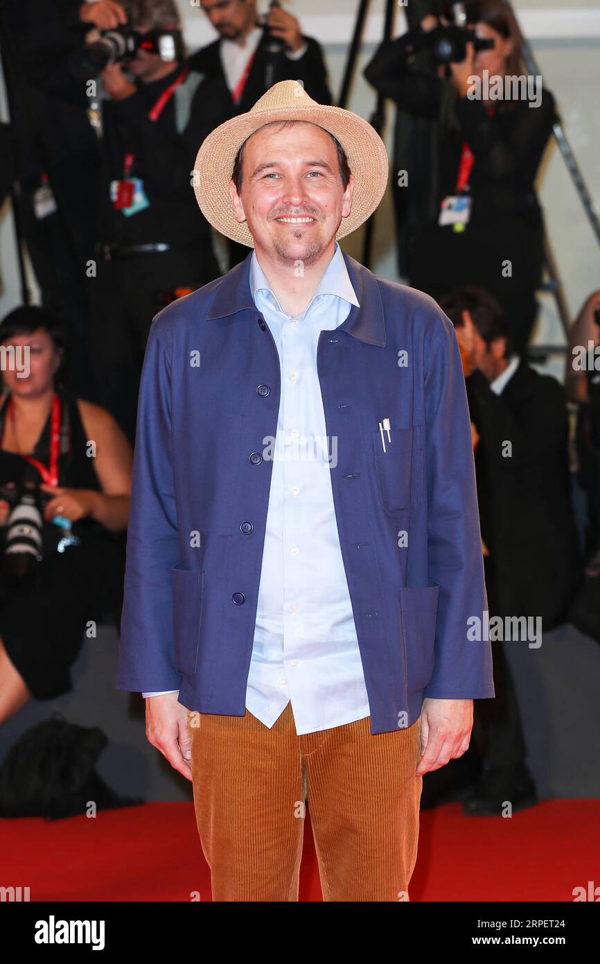 (190904) -- VENISE, 4 septembre 2019 -- l'acteur Anders Hellstrom pose sur le tapis rouge pour la première du film sur Endlessness lors du 76e Festival International du film de Venise à Venise, Italie, le 3 septembre 2019.) ITALIE-VENISE-FESTIVAL DU FILM- A PROPOS DE ENDLESSNESS PREMIERE ZHANGXCHENG PUBLICATIONXNOTXINXCHN Banque D'Images