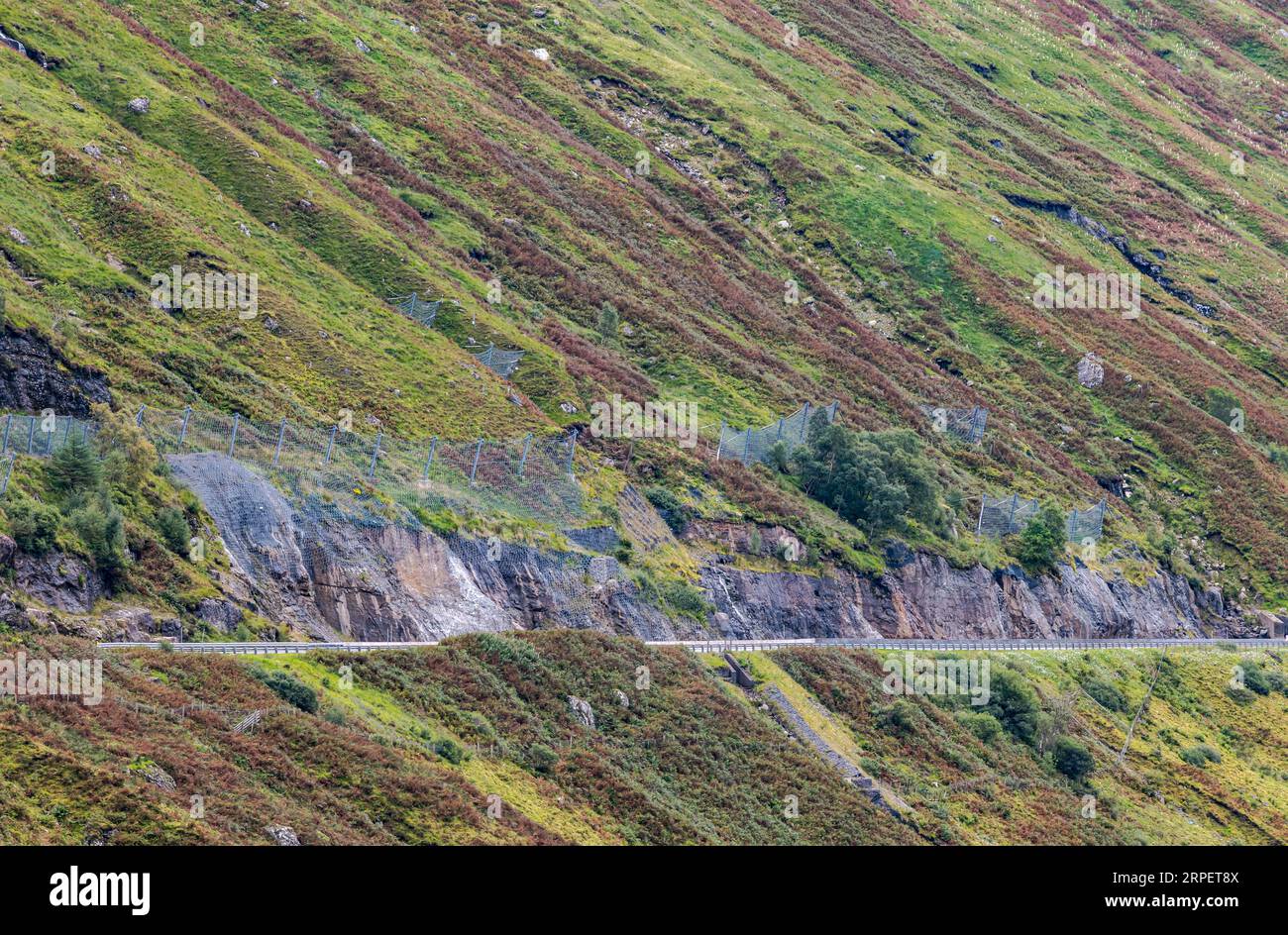 Protection contre les glissements de terrain au repos et soyez reconnaissant A83 Road, Argyll, Écosse, Royaume-Uni Banque D'Images