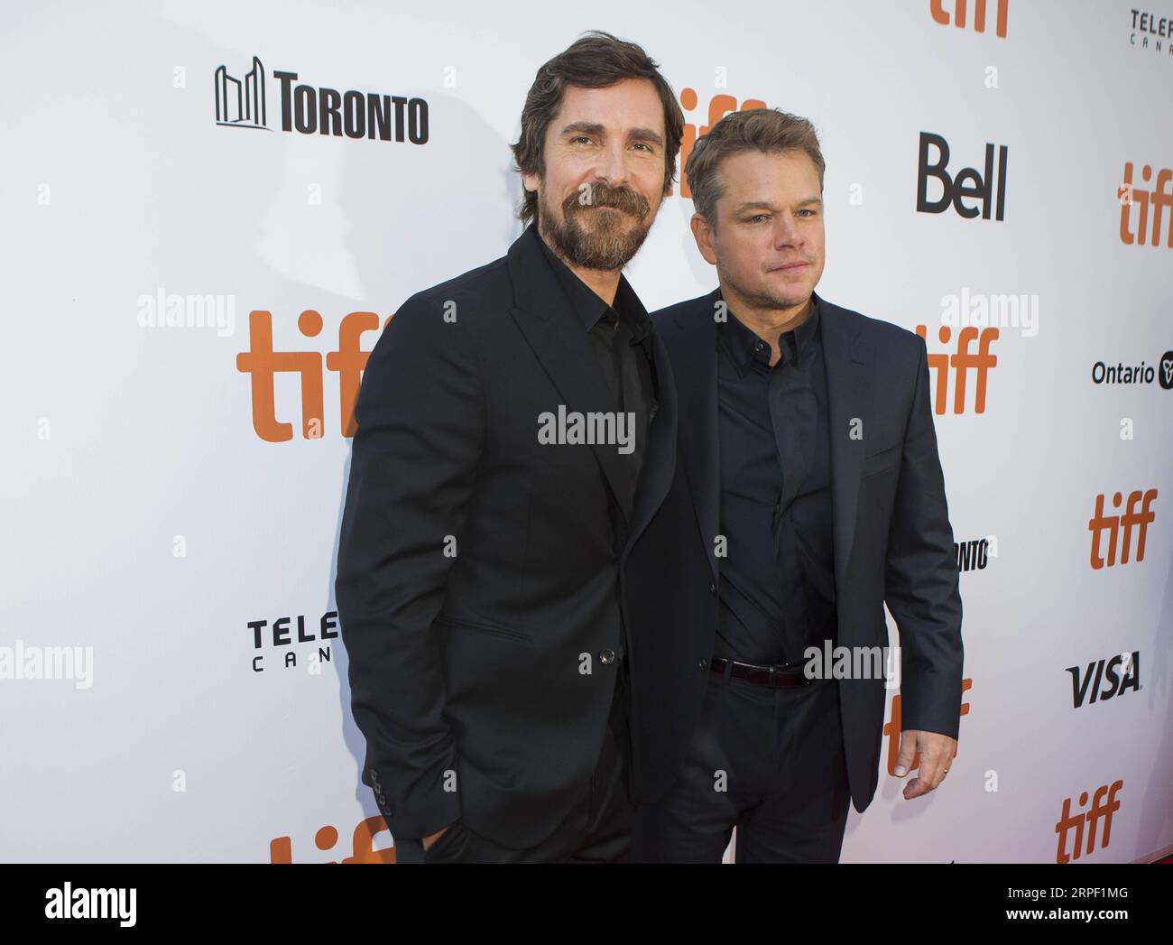 (190909) -- TORONTO, 9 septembre 2019 -- les acteurs Matt Damon (à droite) et Christian Bale posent pour des photos avant la première internationale du film Ford v Ferrari au Roy Thomson Hall lors du Festival international du film de Toronto (TIFF) 2019 à Toronto, Canada, le 9 septembre 2019. (Photo de /Xinhua) CANADA-TORONTO-TIFF- FORD V FERRARI ZouxZheng PUBLICATIONxNOTxINxCHN Banque D'Images
