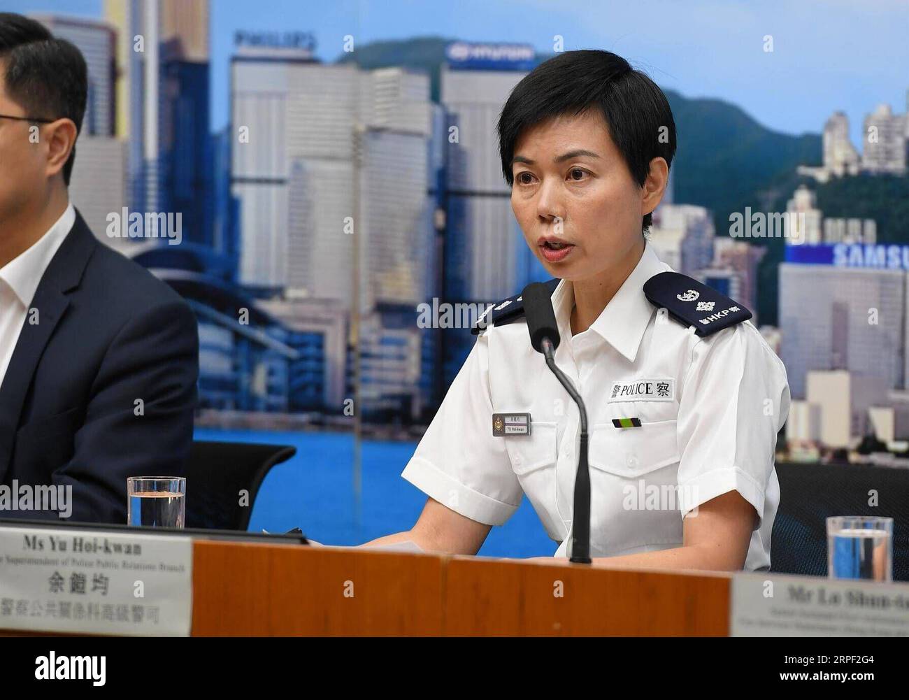 (190910) -- HONG KONG, 10 septembre 2019 -- Yu Hoi-kwan, surintendant principal de la Direction des relations publiques de la police de Hong Kong, prend la parole lors d'une conférence de presse à Hong Kong, dans le sud de la Chine, le 10 septembre 2019. Mardi, la police de Hong Kong a fermement condamné l'acte de répandre des rumeurs malveillantes sur l'incident survenu à la fin du mois d'août. POUR ALLER AVEC 1st LD Writhru : la police de Hong Kong condamne les rumeurs sur la mort dans l'incident le 31 août ) CHINA-HONG KONG-PRESS CONFERENCE-RUMORS (CN) MaoxSiqian PUBLICATIONxNOTxINxCHN Banque D'Images