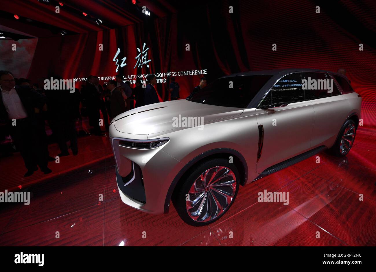 (190910) -- FRANCFORT, 10 septembre 2019 -- Un concept-car FAW-Hongqi E115 est exposé lors de la première journée de presse du salon international de l automobile (IAA) 2019 à Francfort, Allemagne, le 10 septembre 2019. Lancé pour la première fois en 1897, l'IAA est un salon automobile de premier plan au monde. L'IAA 2019 durera jusqu'au 22 septembre, et l'exposition sera ouverte au grand public à partir du 14 septembre. ) ALLEMAGNE-FRANCFORT-IAA-PRESS DAY LuxYang PUBLICATIONxNOTxINxCHN Banque D'Images