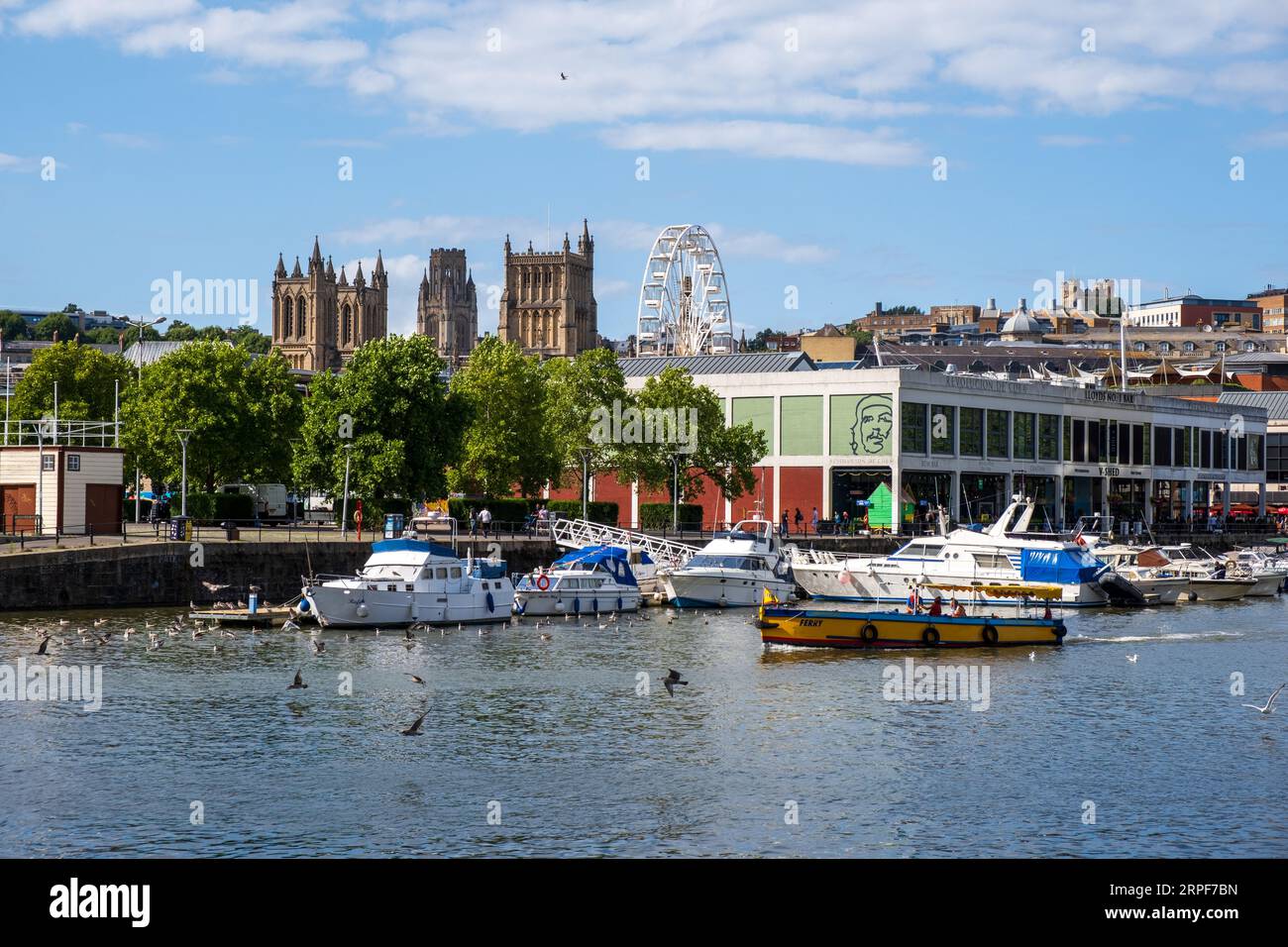 Bristol Harbourside avec Skyline of City, Royaume-Uni Banque D'Images