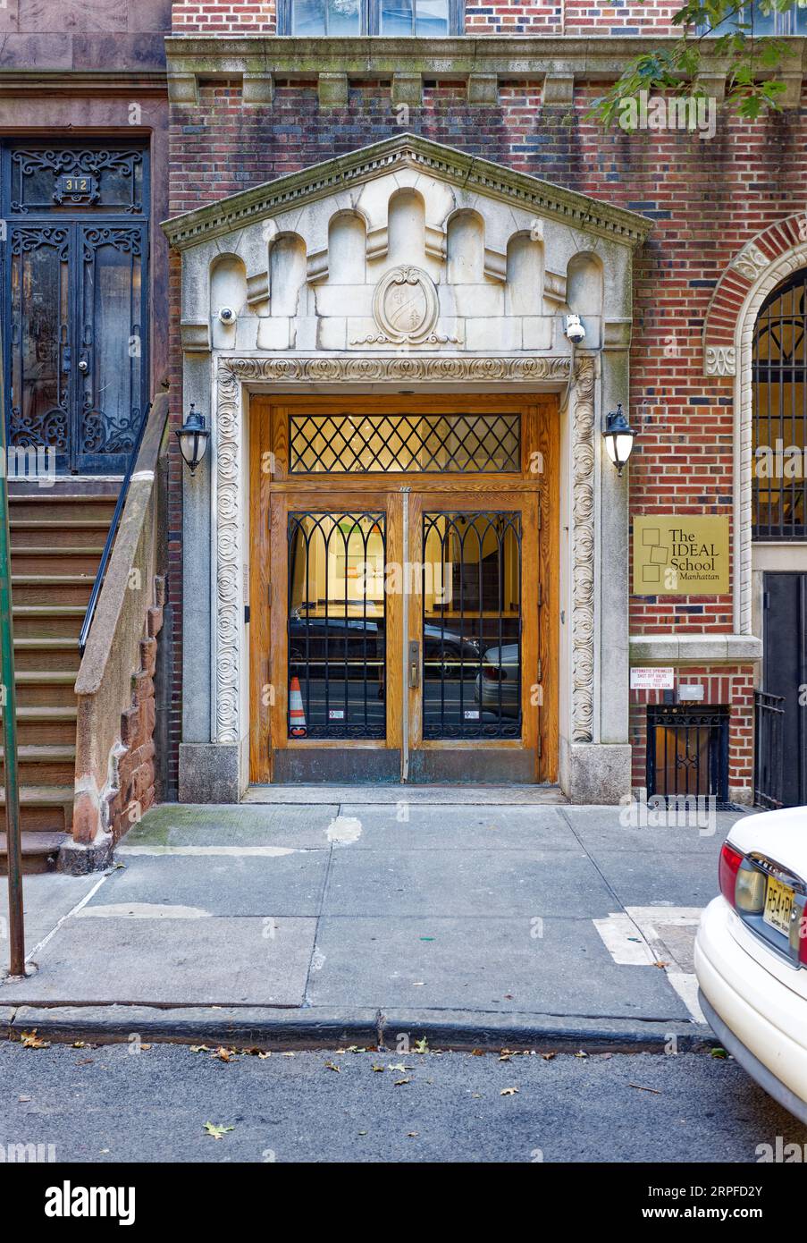 Upper West Side : C.P.H. Gilbert, un architecte connu pour ses demeures, a conçu le Rutgers Club, construit en 1892 ; il est maintenant l'école idéale de Manhattan. Banque D'Images