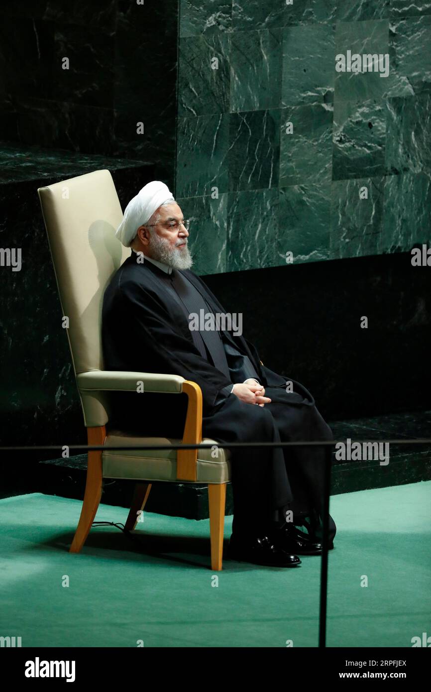 190925 -- NATIONS UNIES, 25 septembre 2019 -- le président iranien Hassan Rouhani attend de prendre la parole lors du débat général de la 74e session de l'Assemblée générale des Nations Unies au siège des Nations Unies à New York, le 25 septembre 2019. Rouhani mercredi a exclu les négociations avec les États-Unis à moins que ces derniers ne lèvent d’abord les sanctions contre son pays. ONU-ASSEMBLÉE GÉNÉRALE-DÉBAT GÉNÉRAL-IRAN LIXMUZI PUBLICATIONXNOTXINXCHN Banque D'Images