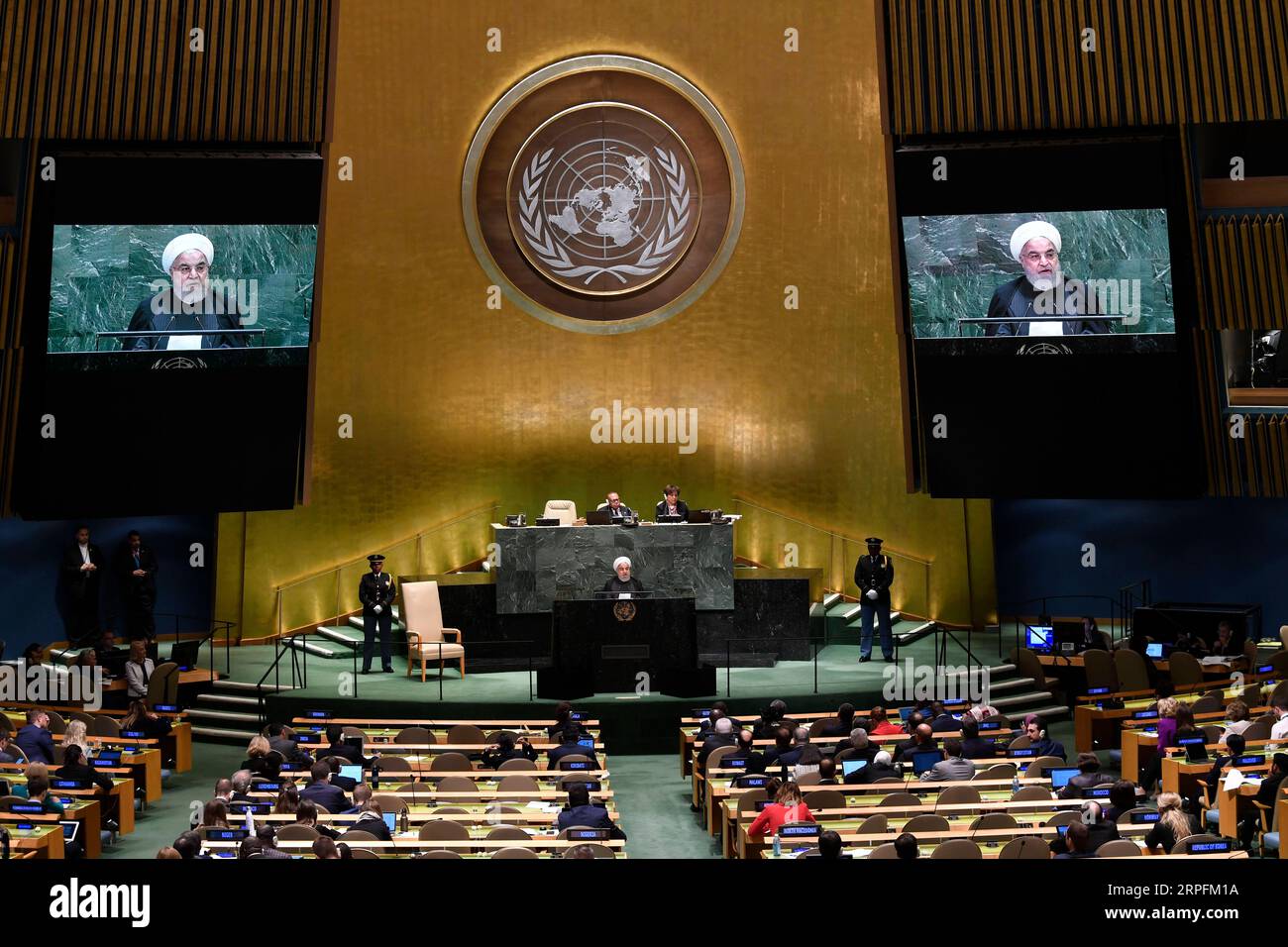 190927 -- BEIJING, le 27 septembre 2019 -- le président iranien Hassan Rouhani C s'adresse au débat général de la 74e session de l'Assemblée générale des Nations Unies au siège de l'ONU à New York, le 25 septembre 2019. Rouhani mercredi a exclu les négociations avec les États-Unis à moins que ces derniers ne lèvent d’abord les sanctions contre son pays. L’Initiative de paix d’Hormuz a également été proposée par Rouhani lors de la réunion comme mesure de maintien de la sécurité régionale. PHOTOS XINHUA DU JOUR LiuxJie PUBLICATIONxNOTxINxCHN Banque D'Images