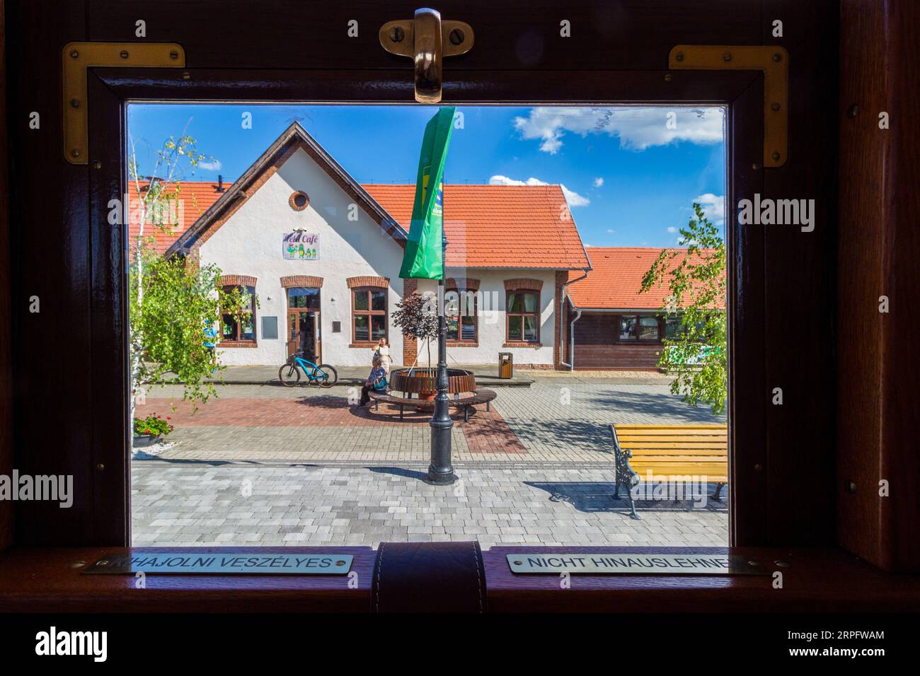 Vue sur le wagon de chemin de fer historique à voie étroite, Szechenyi Muzeumvasut, gare de Kastely, Nagycenk, Hongrie Banque D'Images