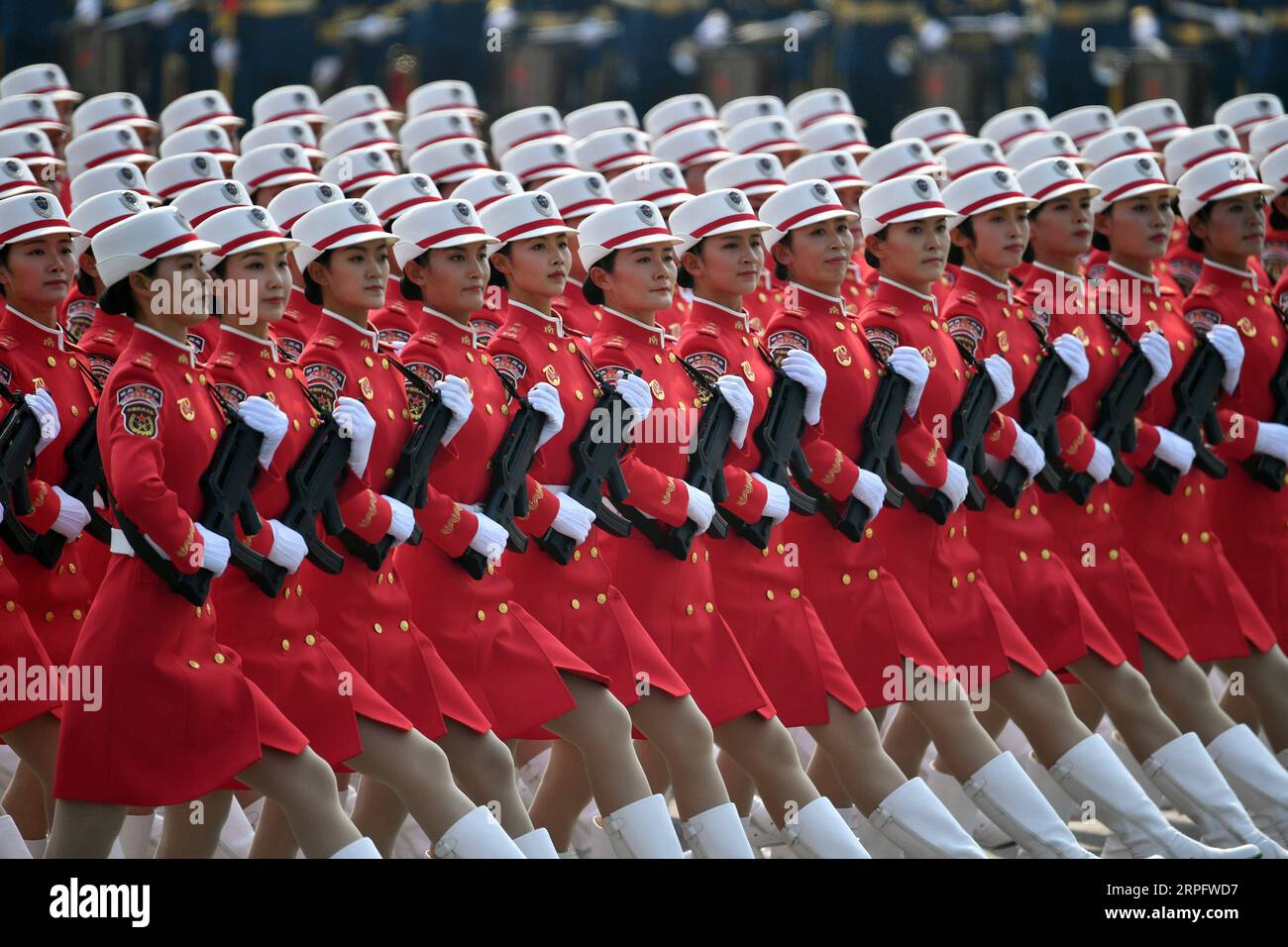 191001 -- BEIJING, le 1 octobre 2019 -- Une formation de milice participe à un défilé militaire lors des célébrations marquant le 70e anniversaire de la fondation de la République populaire de Chine RPC sur la place Tian anmen à Beijing, capitale de la Chine, le 1 octobre 2019. PRC70YearsCHINA-BEIJING-FÊTE NATIONALE CN LixXin PUBLICATIONxNOTxINxCHN Banque D'Images