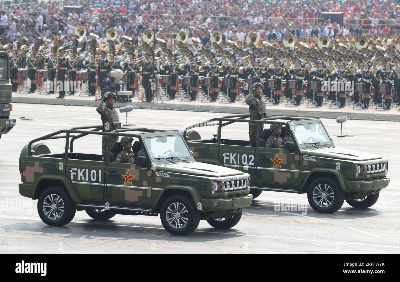 191001 -- BEIJING, le 1 octobre 2019 -- Une formation de radars d'alerte précoce participe à un grand défilé militaire célébrant le 70e anniversaire de la fondation de la République populaire de Chine à Beijing, capitale de la Chine, le 1 octobre 2019. PRC70YearsCHINA-BEIJING-FÊTE NATIONALE CN YinxGang PUBLICATIONxNOTxINxCHN Banque D'Images