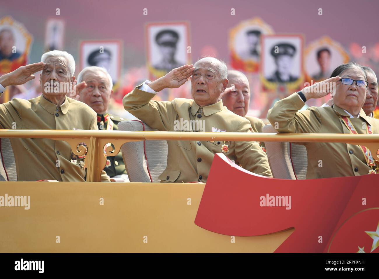 191001 -- BEIJING, le 1 octobre 2019 -- Une formation honorant les héros de l'État participe aux célébrations du 70e anniversaire de la fondation de la République populaire de Chine RPC à Beijing, capitale de la Chine, le 1 octobre 2019. PRC70YearsCHINA-BEIJING-FÊTE NATIONALE CN LixGa PUBLICATIONxNOTxINxCHN Banque D'Images