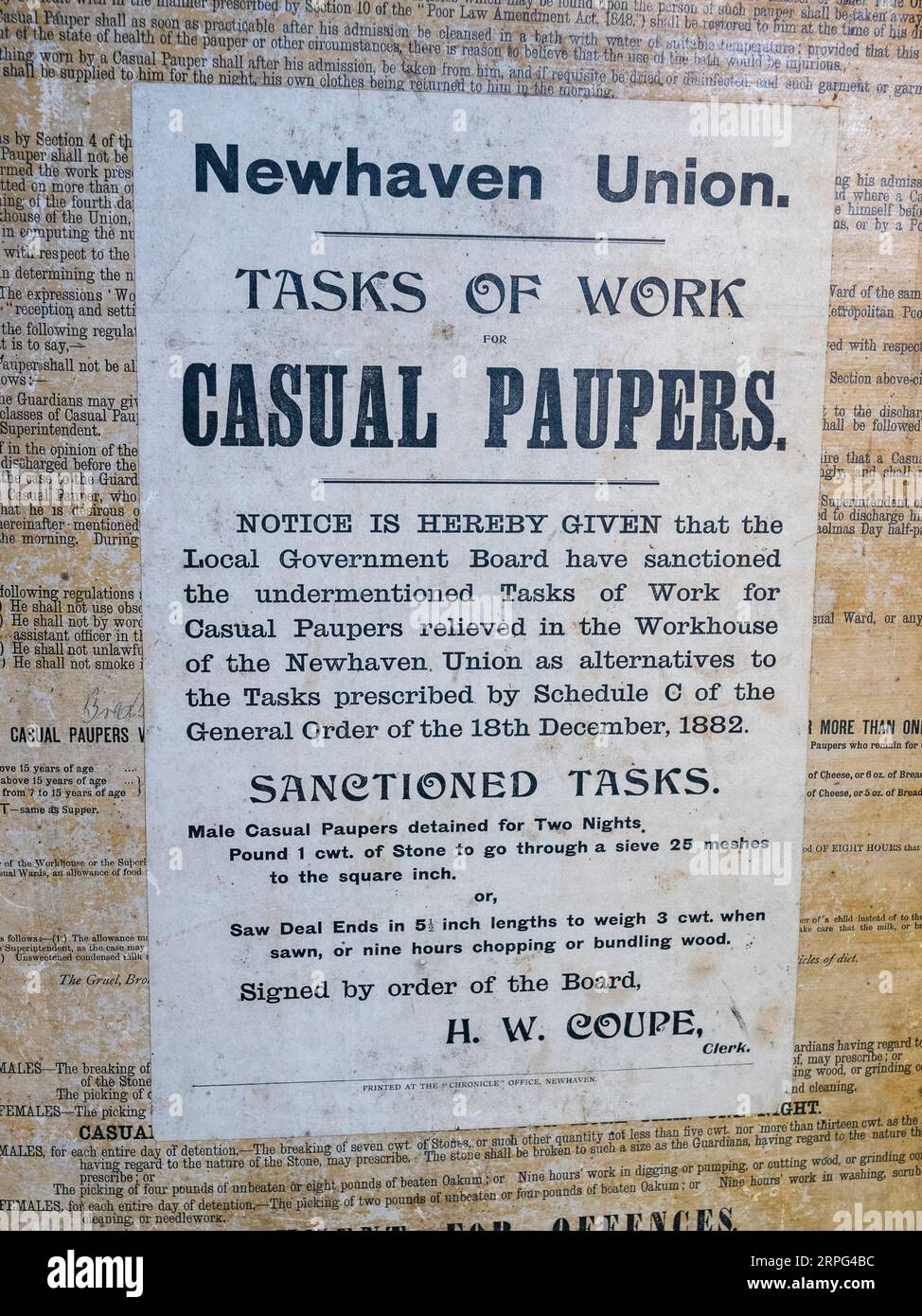 Affiche « tâches de travail Casual paupers » de Newhaven Union de 1882 exposée au Newhaven Museum, Newhaven, East Sussex, Royaume-Uni. Banque D'Images