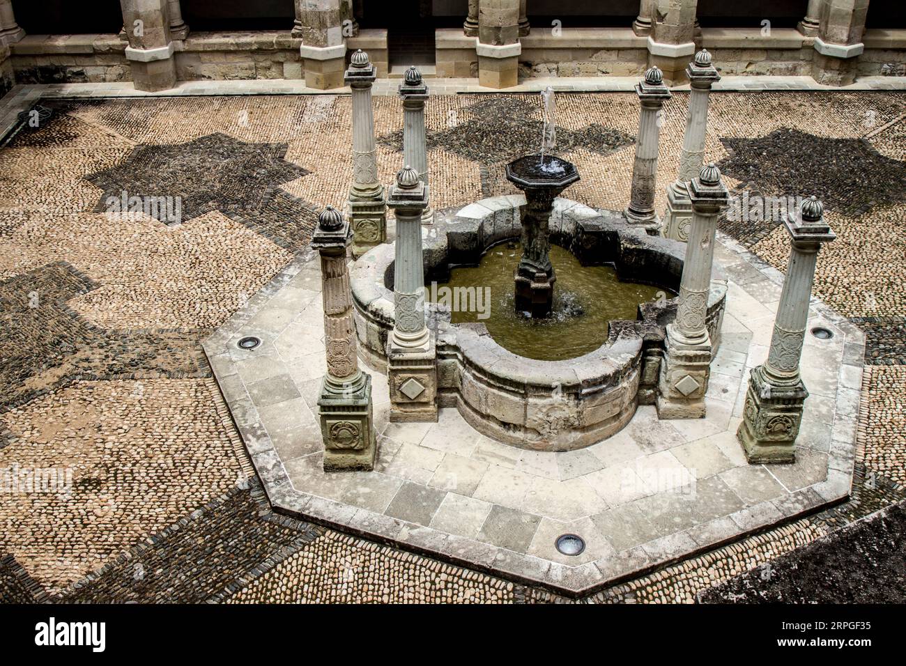 La fontaine de la cour intérieure de l'ancien couvent de Santo Domingo. Banque D'Images