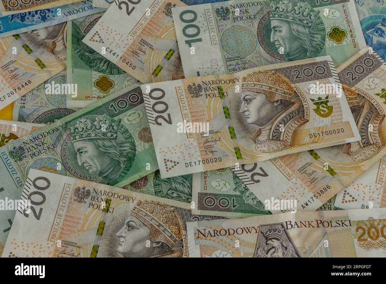 De l'argent sur la table, des billets de banque cent deux cents zlotys en Pologne Banque D'Images