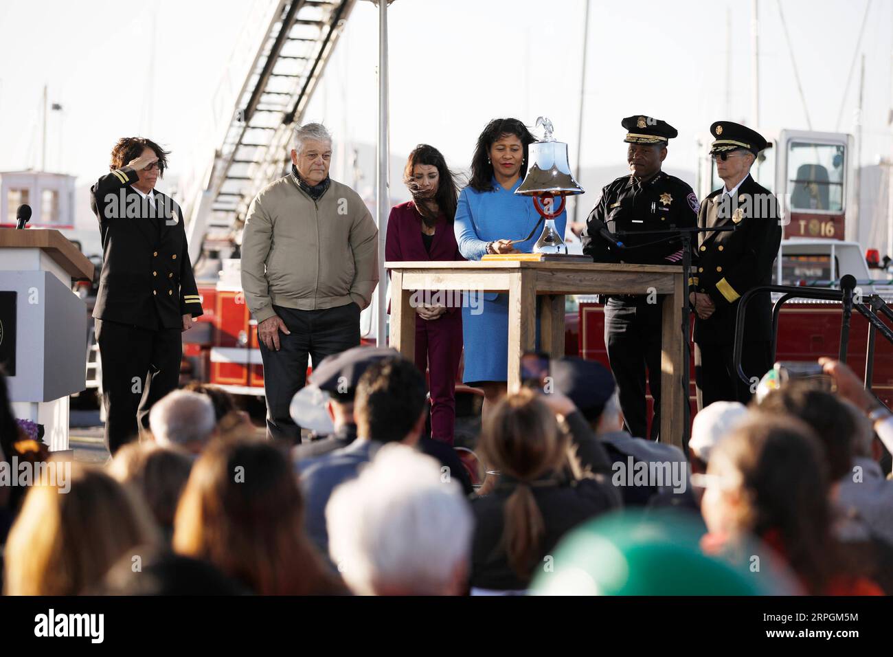 191018 -- SAN FRANCISCO, le 18 octobre 2019 -- le maire de San Francisco London Breed assiste à un événement commémoratif pour le 30e anniversaire du séisme de magnitude 6,9 de Loma Prieta à San Francisco, aux États-Unis, le 17 octobre 2019. Photo de /Xinhua U.S.-SAN FRANCISCO-COMMÉMORATION-TREMBLEMENT DE TERRE LixJianguo PUBLICATIONxNOTxINxCHN Banque D'Images