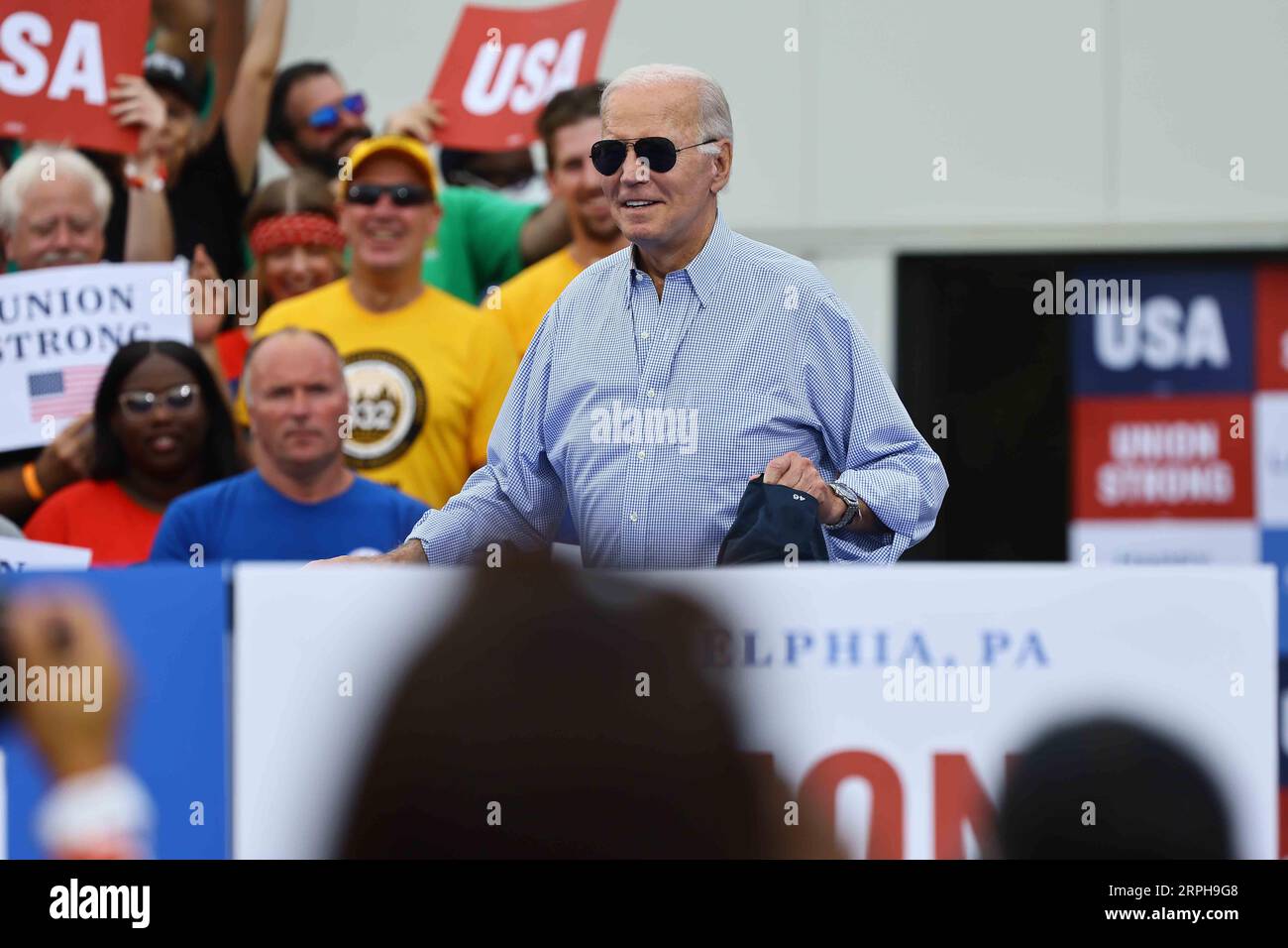 Philadelphie, États-Unis. 04 septembre 2023. Le président des États-Unis Joe Biden prononce une allocution à la section locale 19 des travailleurs de la tôlerie lundi 20 septembre 2023, à Philadelphie, en Pennsylvanie. Crédit : Saquan Stimpson/CNP/MediaPunch crédit : MediaPunch Inc/Alamy Live News Banque D'Images