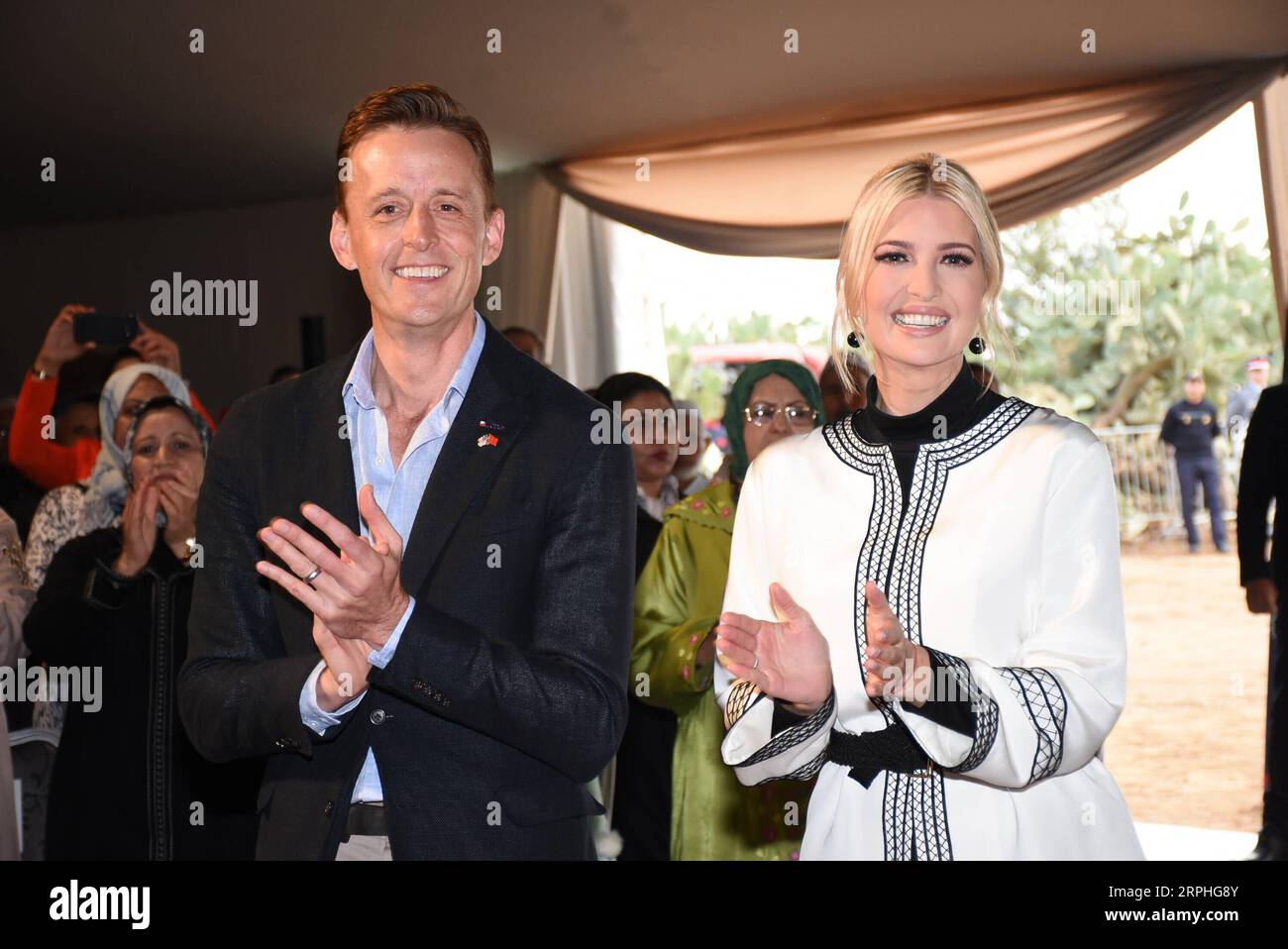 191107 -- SIDI KACEM MAROC, 7 novembre 2019 -- Ivanka Trump R, Front, fille et conseillère principale du président américain Donald Trump, visite une ferme expérimentale à Sidi Kacem, dans le centre du Maroc, le 7 novembre 2019. Ivanka Trump est arrivée mercredi au Maroc pour une visite de trois jours visant à promouvoir l’autonomisation des femmes. Photo de /Xinhua MOROCCO-SIDI KACEM-U.S.-IVANKA TRUMP-VISIT Chadi PUBLICATIONxNOTxINxCHN Banque D'Images