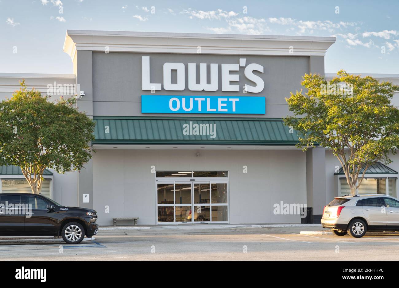 Houston, Texas États-Unis 08-30-2023. Lowes Outlet extérieur et parking à Houston, TX. Entreprise de vente au détail de rénovation domiciliaire aux États-Unis et au Canada. Banque D'Images