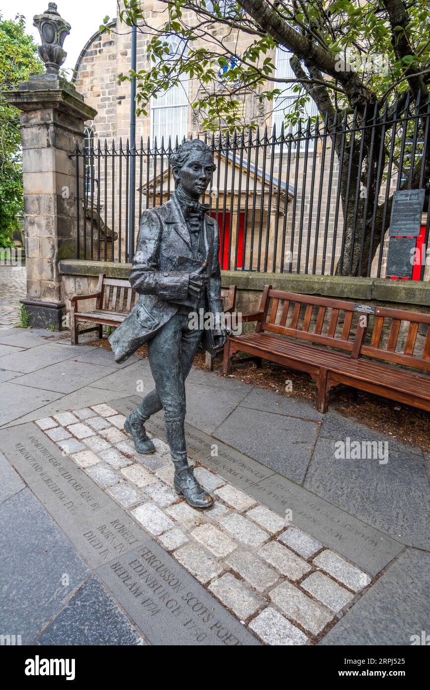 Statue du poète écossais Robert Fergusson à Édimbourg en Écosse Banque D'Images