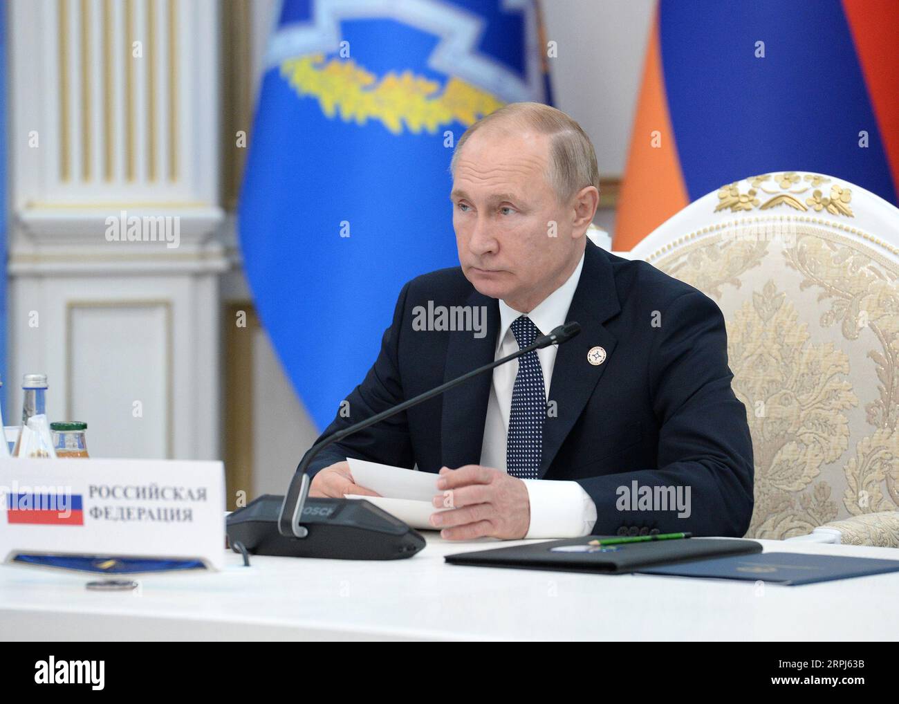 191128 -- BICHKEK, 28 novembre 2019 Xinhua -- le président russe Vladimir Poutine prend la parole lors d'une réunion du Conseil de sécurité collective à Bichkek, Kirghizistan, le 28 novembre 2019. La Russie travaillera pour aider les pays membres de l’Organisation du Traité de sécurité collective à se faire plus d’amis en promouvant la coopération avec les États intéressés et les organisations internationales, a déclaré jeudi le président russe Vladimir Poutine. Photo de Roman/Xinhua KYRGYZSTAN-BICHKEK-CSTO-MEETING PUBLICATIONxNOTxINxCHN Banque D'Images